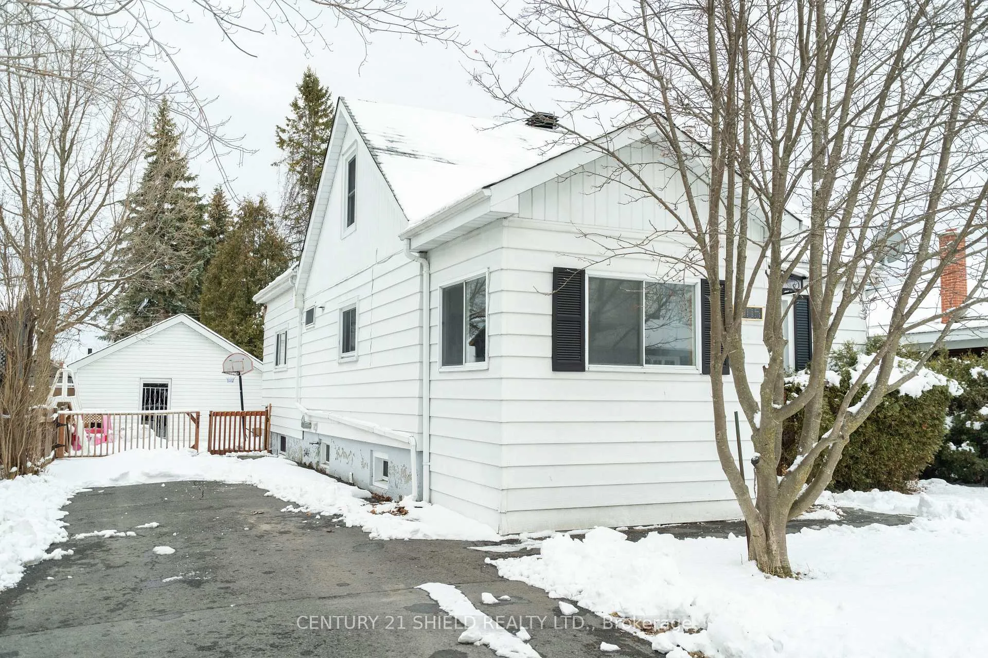 Photo 1 of 1005 Third Street E, Cornwall — HOMEH