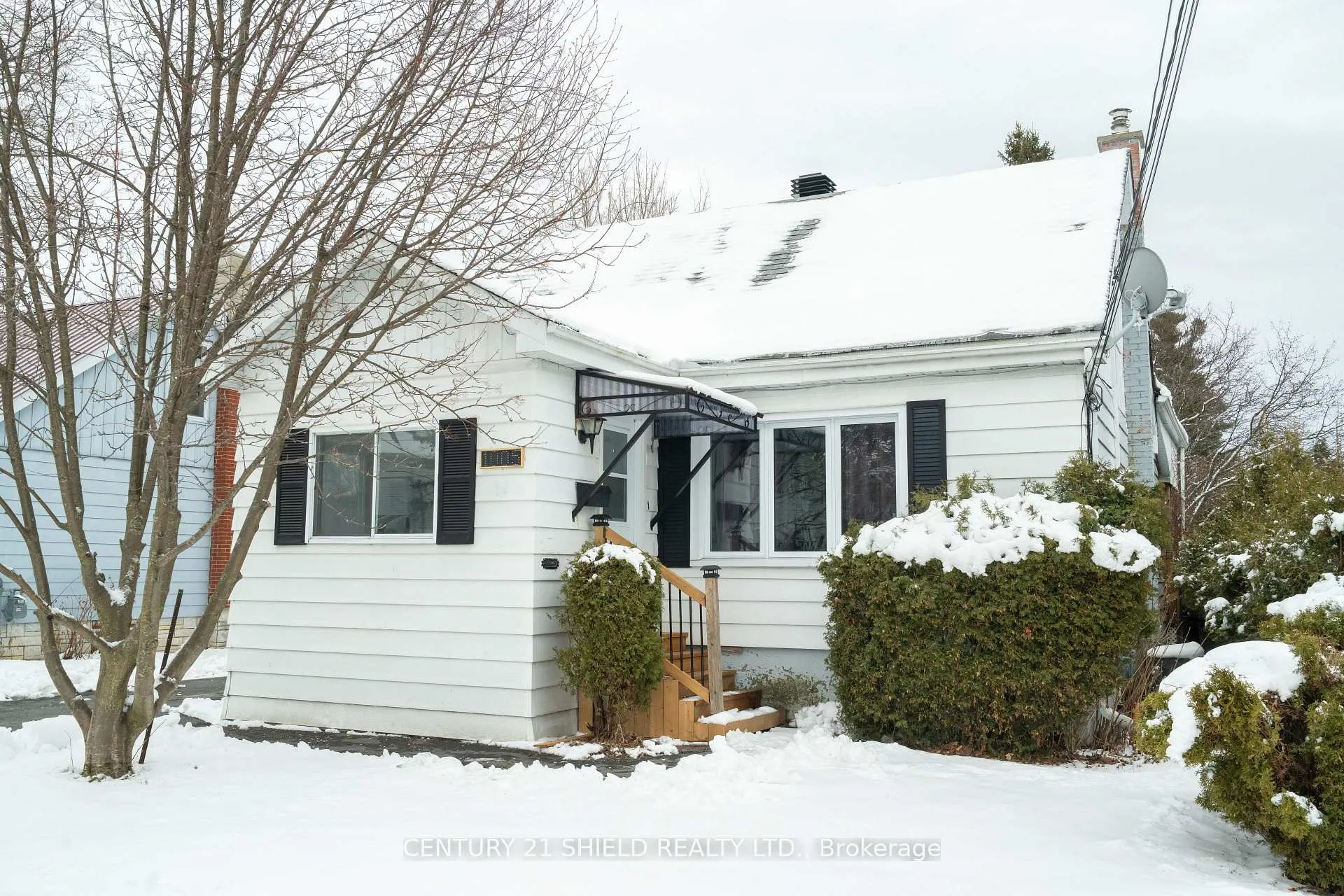 Photo 2 of 1005 Third Street E, Cornwall — HOMEH