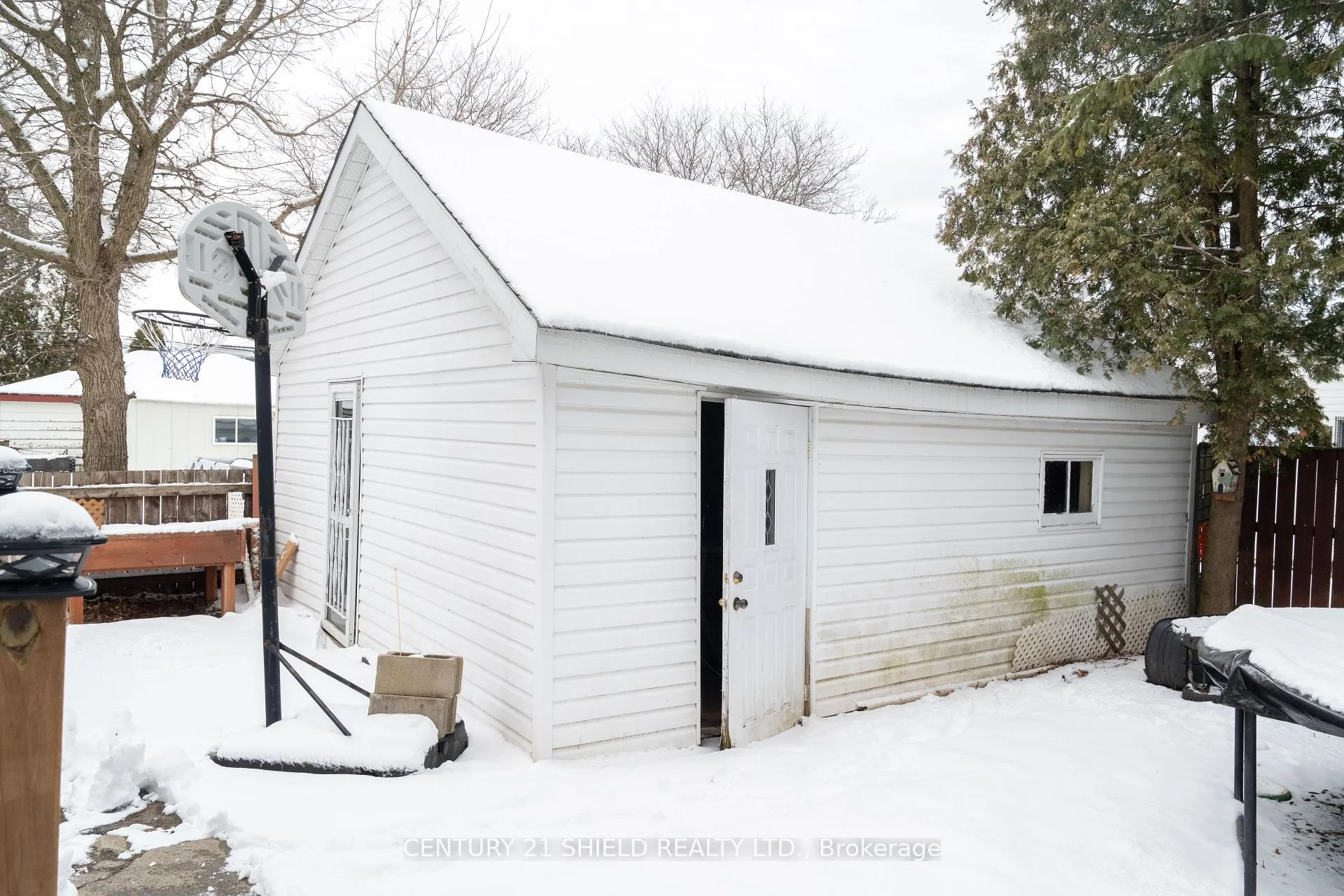 Photo 3 of 1005 Third Street E, Cornwall — HOMEH