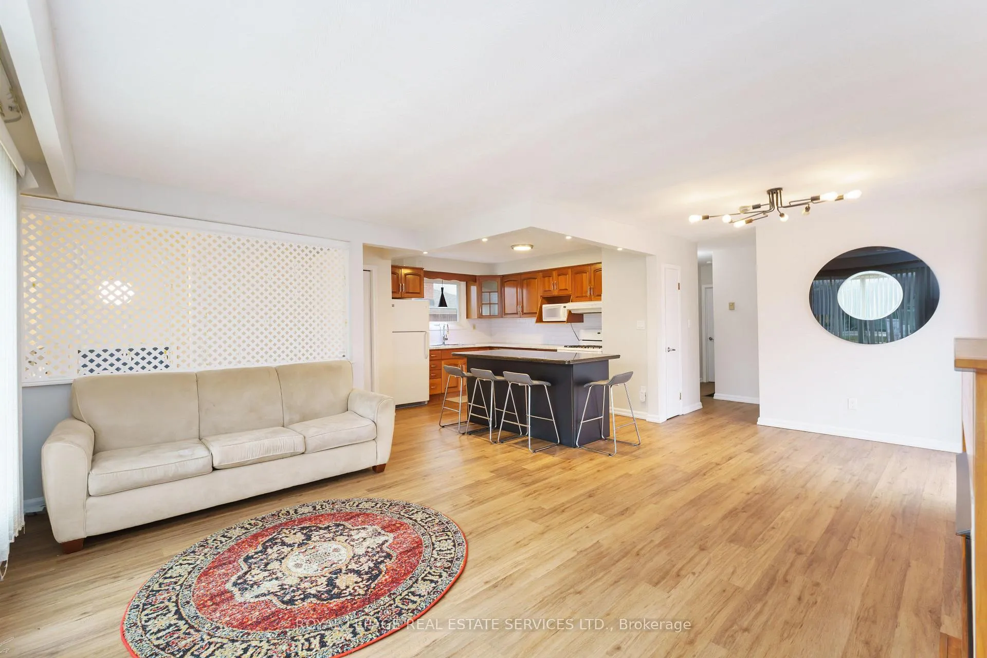 Photo 5 of Unit Main, 517 Mohawk Road W, Hamilton, Gilbert — HOMEH