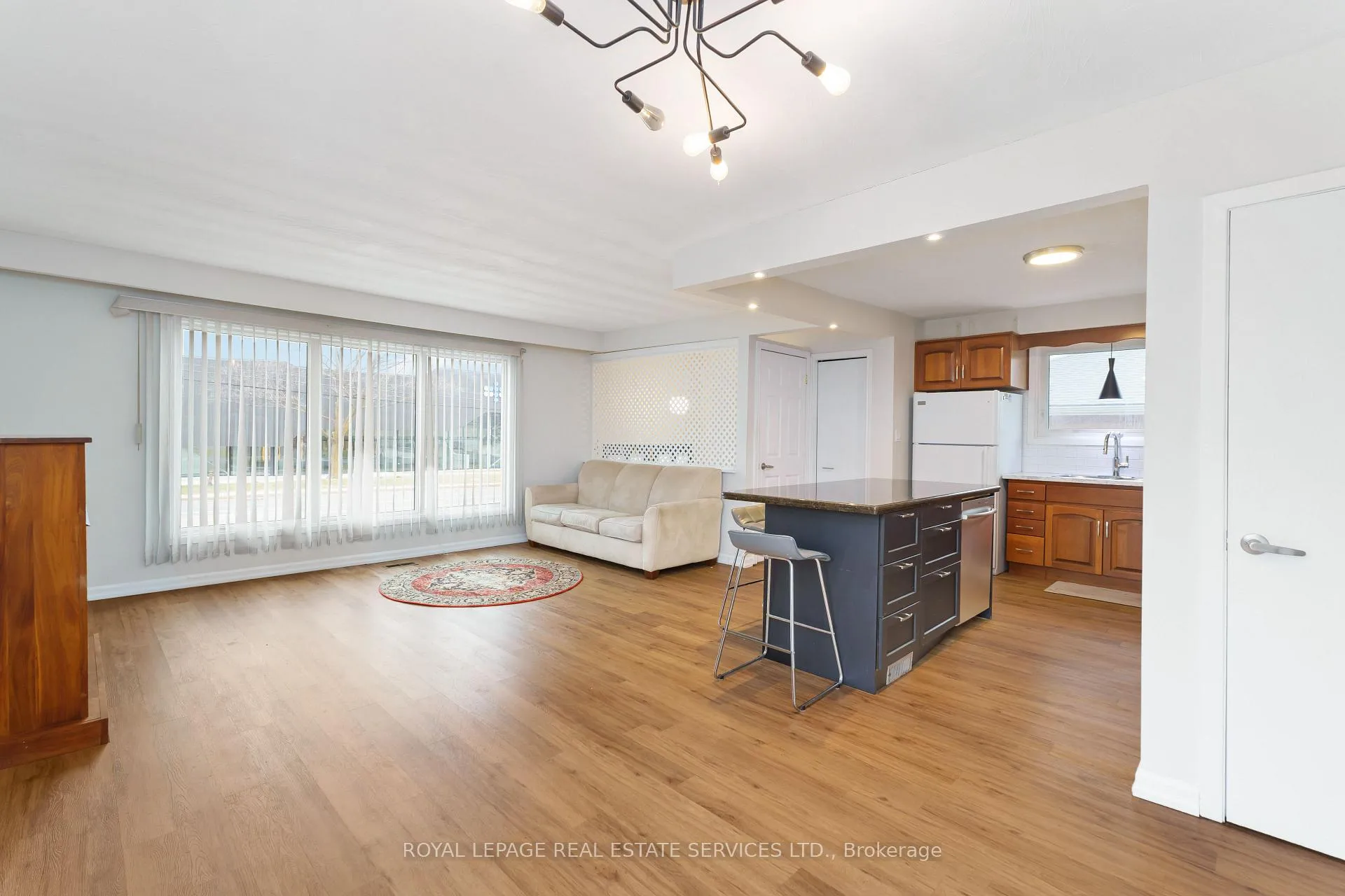 Photo 6 of Unit Main, 517 Mohawk Road W, Hamilton, Gilbert — HOMEH