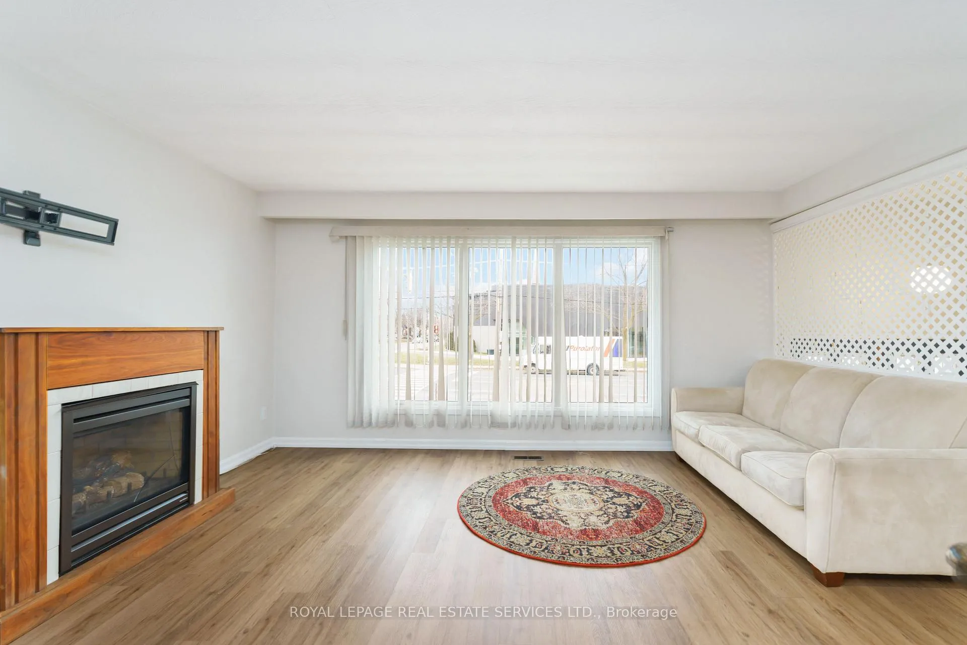 Photo 8 of Unit Main, 517 Mohawk Road W, Hamilton, Gilbert — HOMEH
