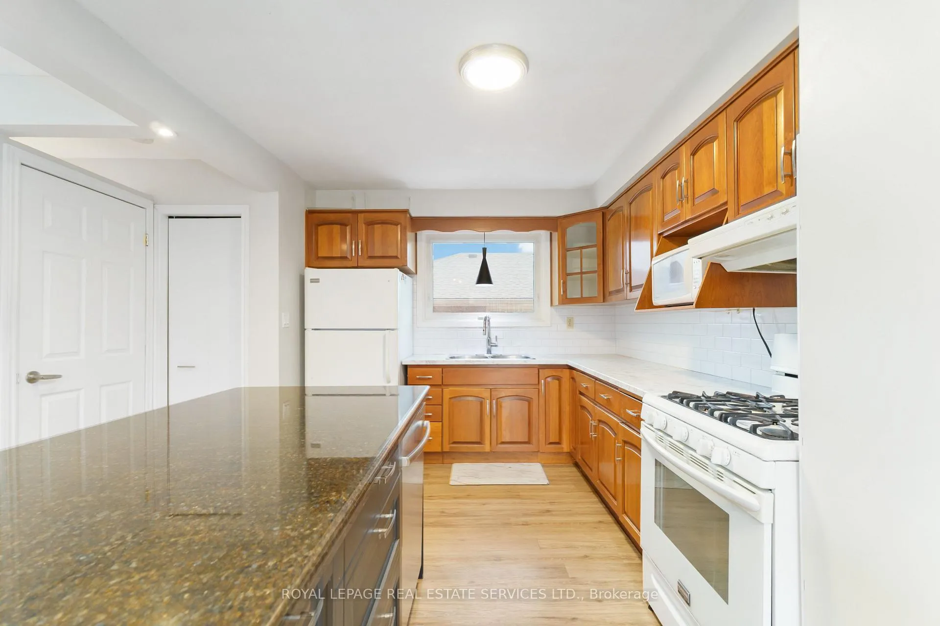 Photo 11 of Unit Main, 517 Mohawk Road W, Hamilton, Gilbert — HOMEH