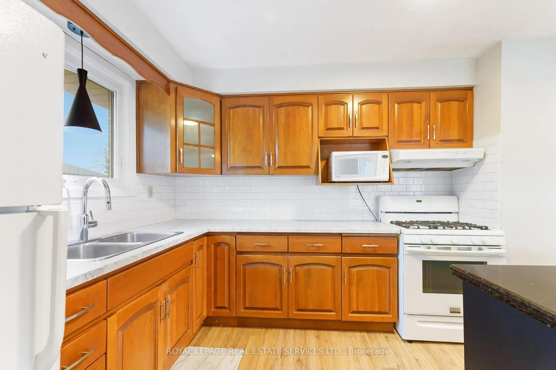 Photo 13 of Unit Main, 517 Mohawk Road W, Hamilton, Gilbert — HOMEH
