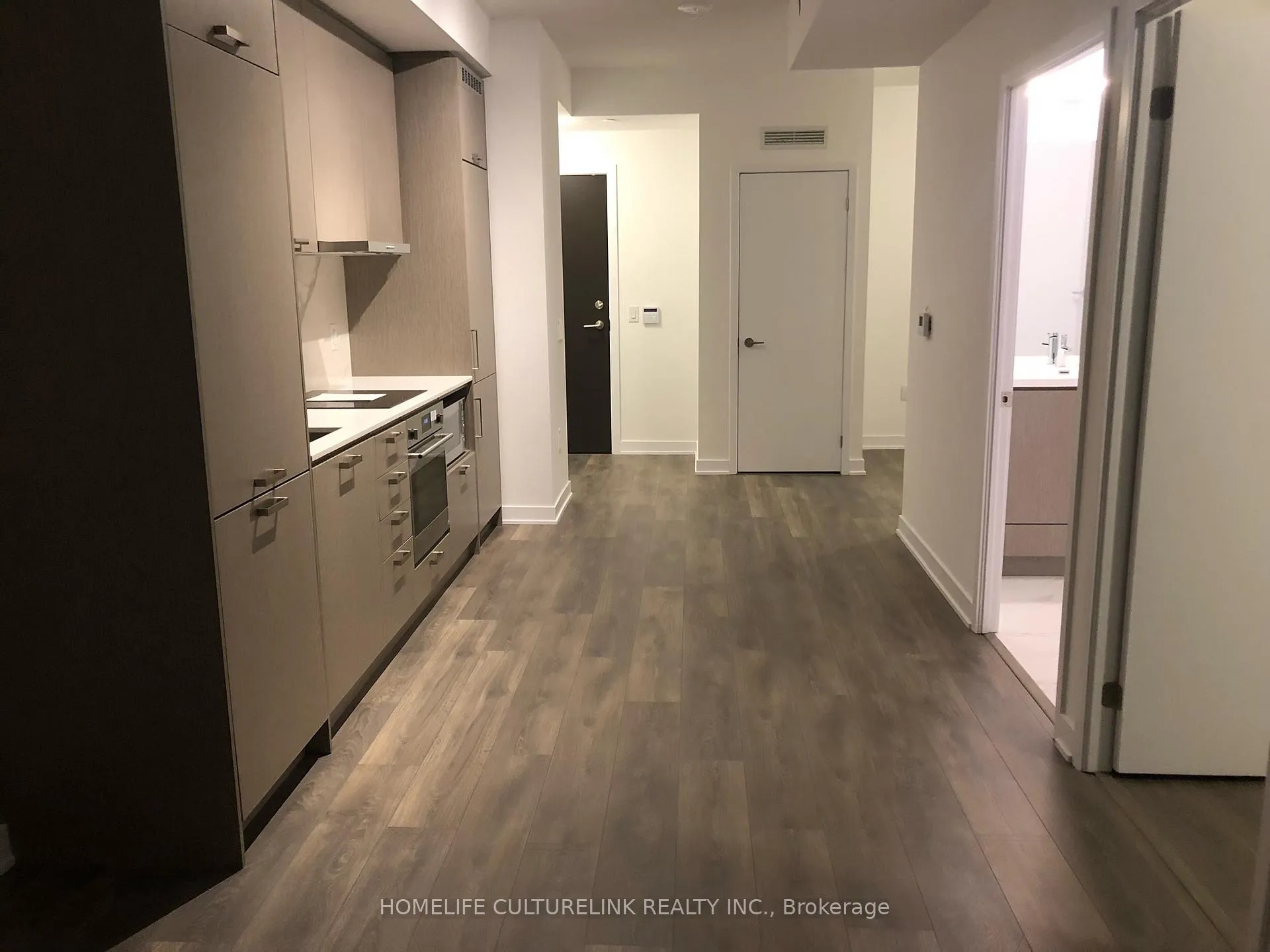 Photo 4 of Unit 815, 10 Honeycrisp Crescent, Vaughan, Vaughan Corporate Centre — HOMEH