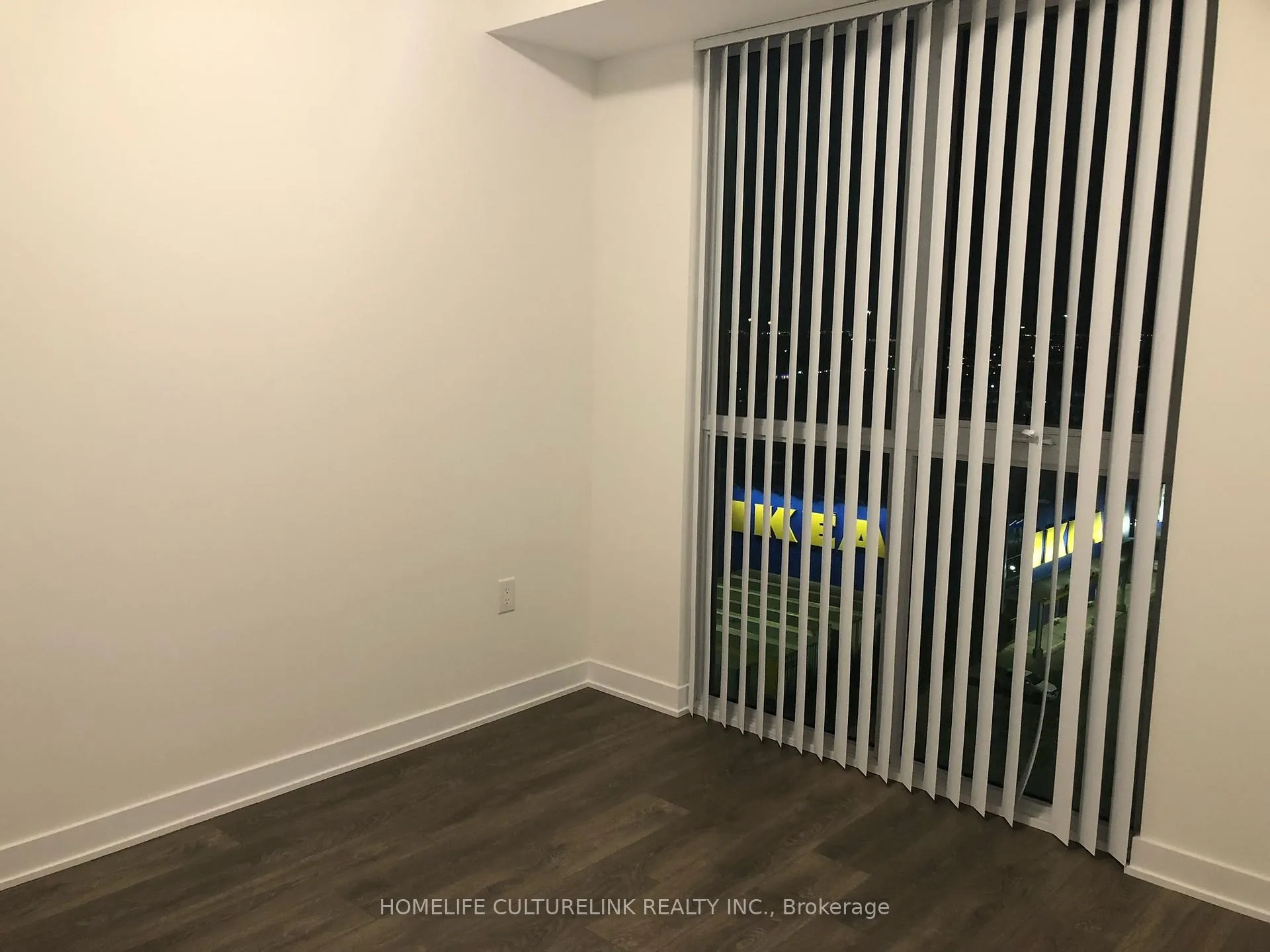 Photo 5 of Unit 815, 10 Honeycrisp Crescent, Vaughan, Vaughan Corporate Centre — HOMEH
