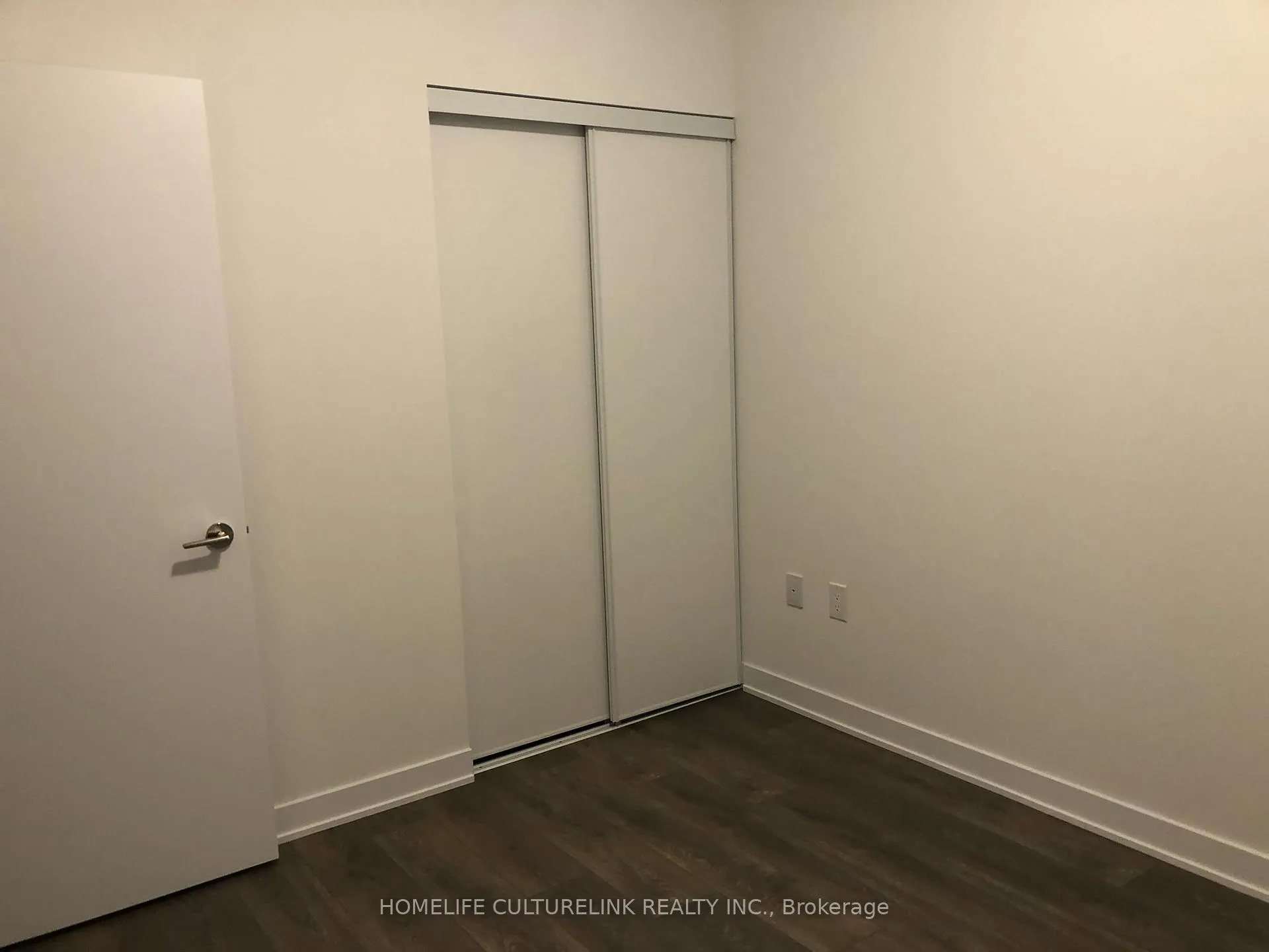 Photo 6 of Unit 815, 10 Honeycrisp Crescent, Vaughan, Vaughan Corporate Centre — HOMEH