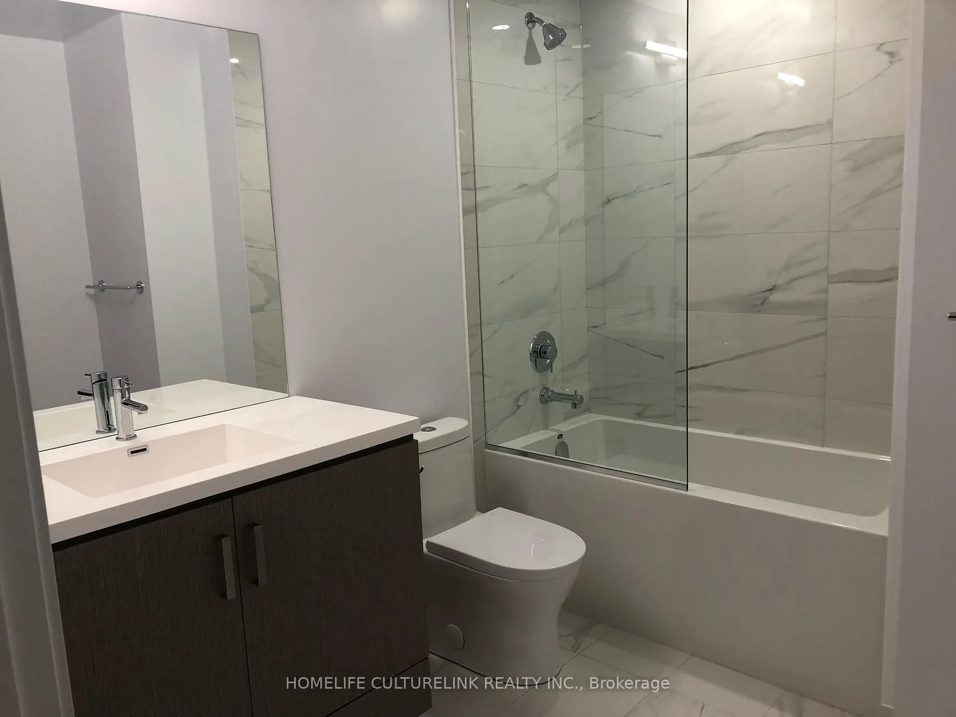 Photo 8 of Unit 815, 10 Honeycrisp Crescent, Vaughan, Vaughan Corporate Centre — HOMEH