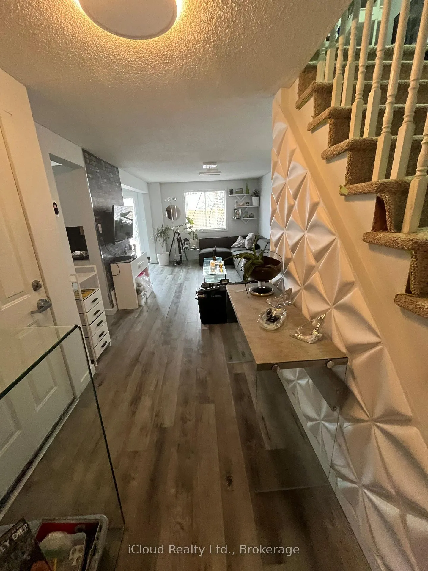Photo 2 of 135 Raymond Crescent, Barrie, Painswick South — HOMEH