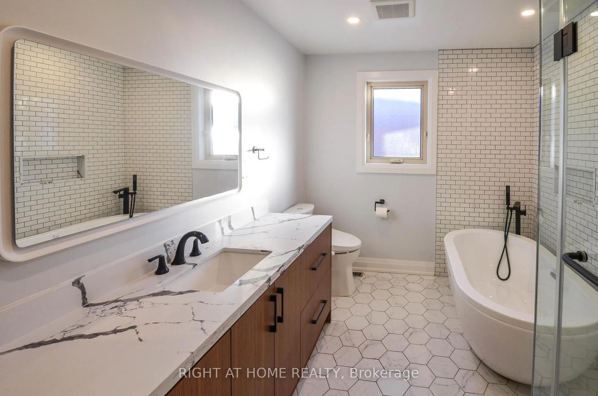 Photo 9 of 19 Willowbrook Drive, Whitby, Pringle Creek — HOMEH
