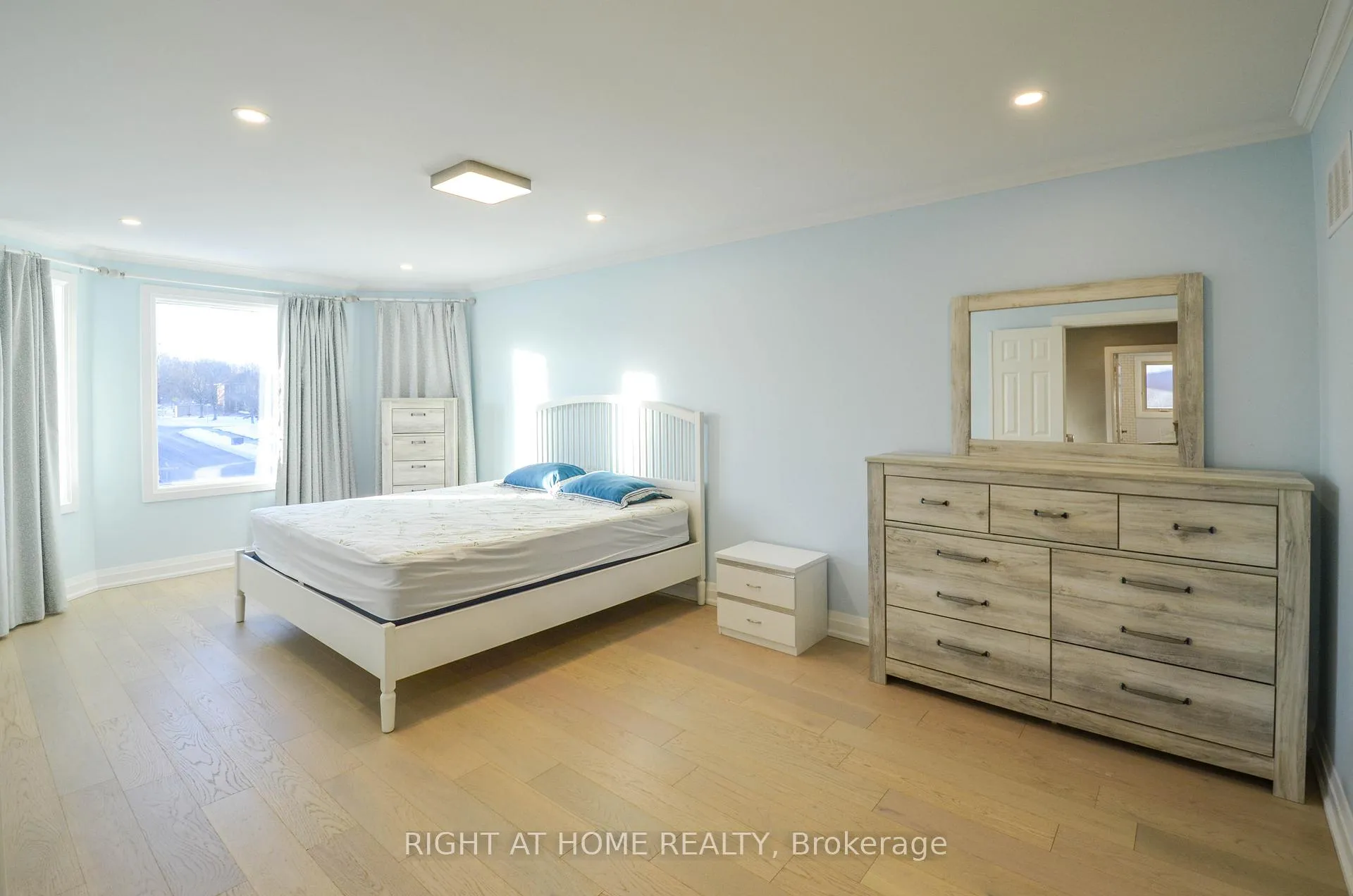 Photo 12 of 19 Willowbrook Drive, Whitby, Pringle Creek — HOMEH