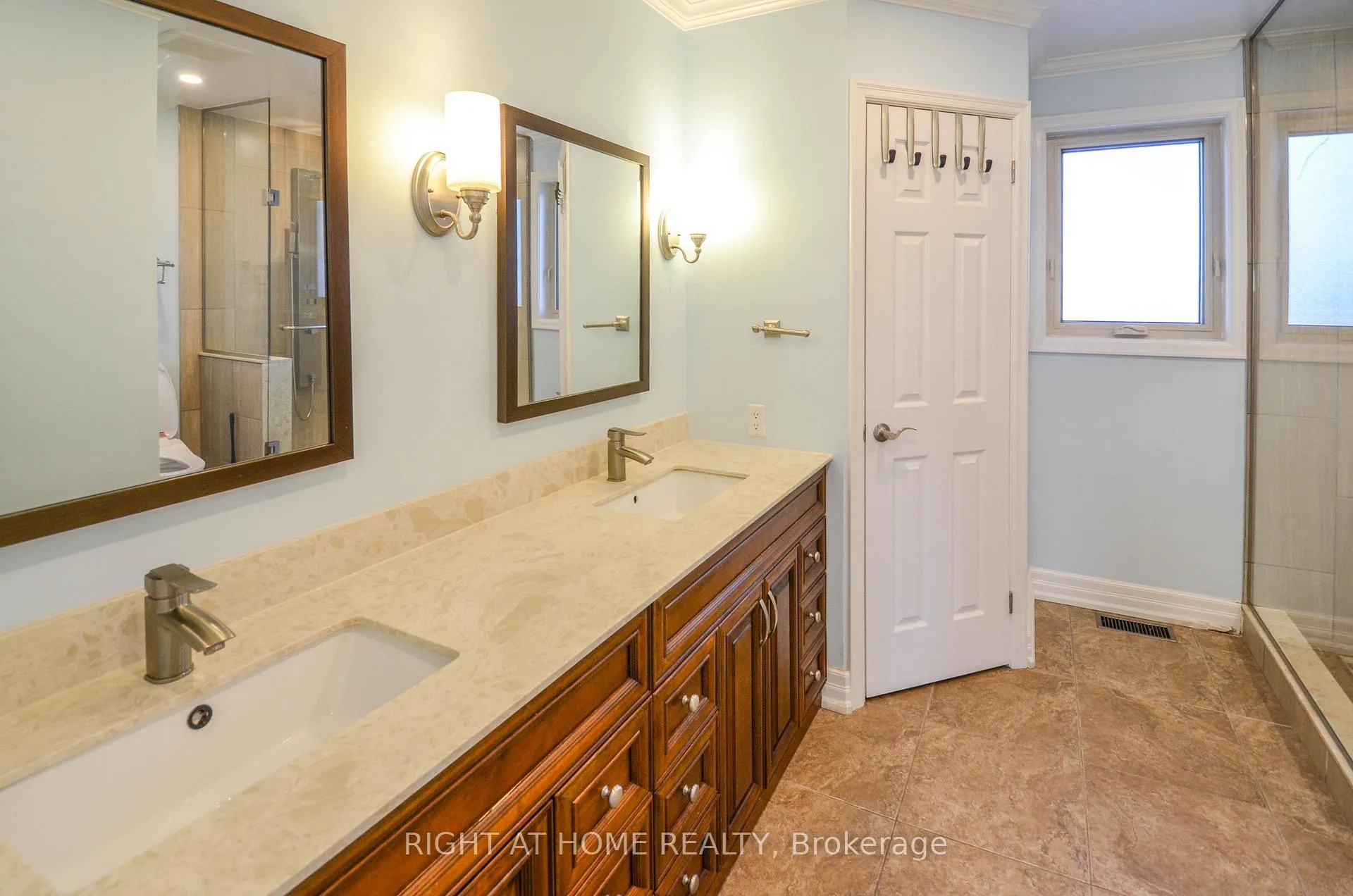 Photo 13 of 19 Willowbrook Drive, Whitby, Pringle Creek — HOMEH