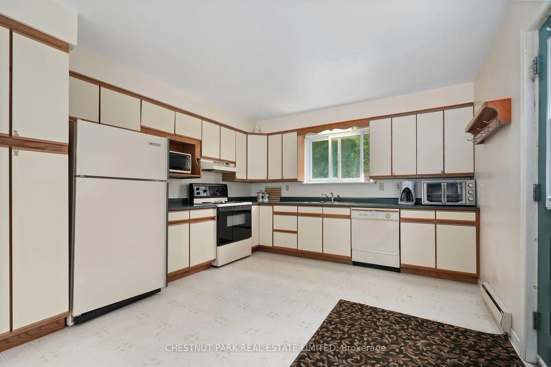 Photo 13 of 84-88 Munroe Lane, Prince Edward County, Hallowell — HOMEH