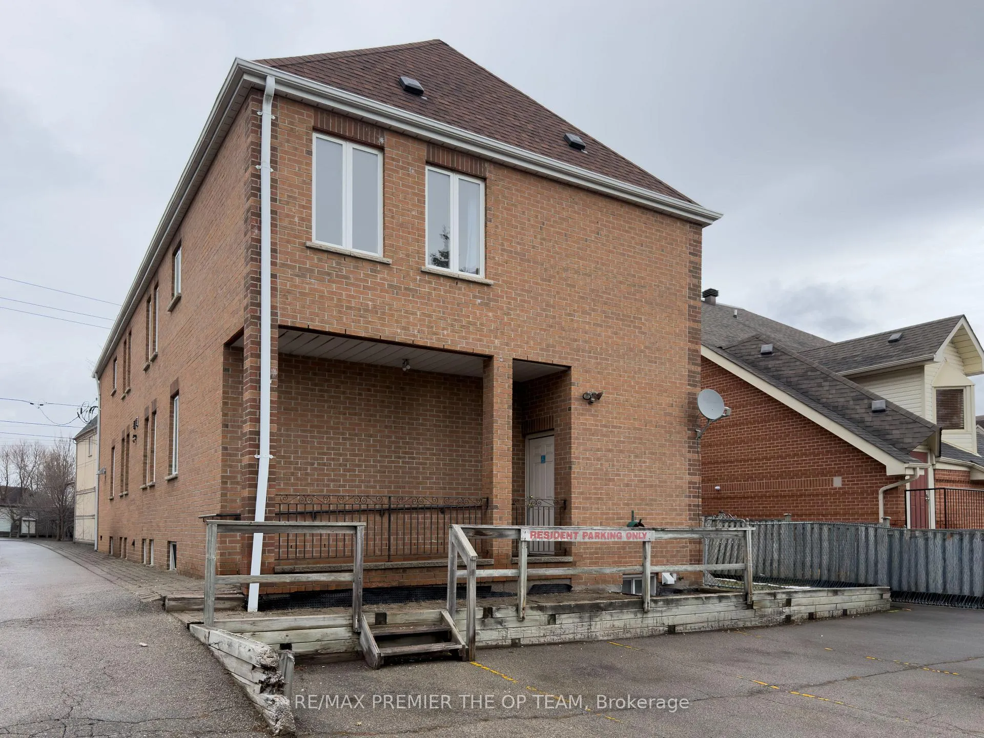 Photo 2 of Unit 4, 2311 Major Mackenzie Drive W, Vaughan, Maple — HOMEH