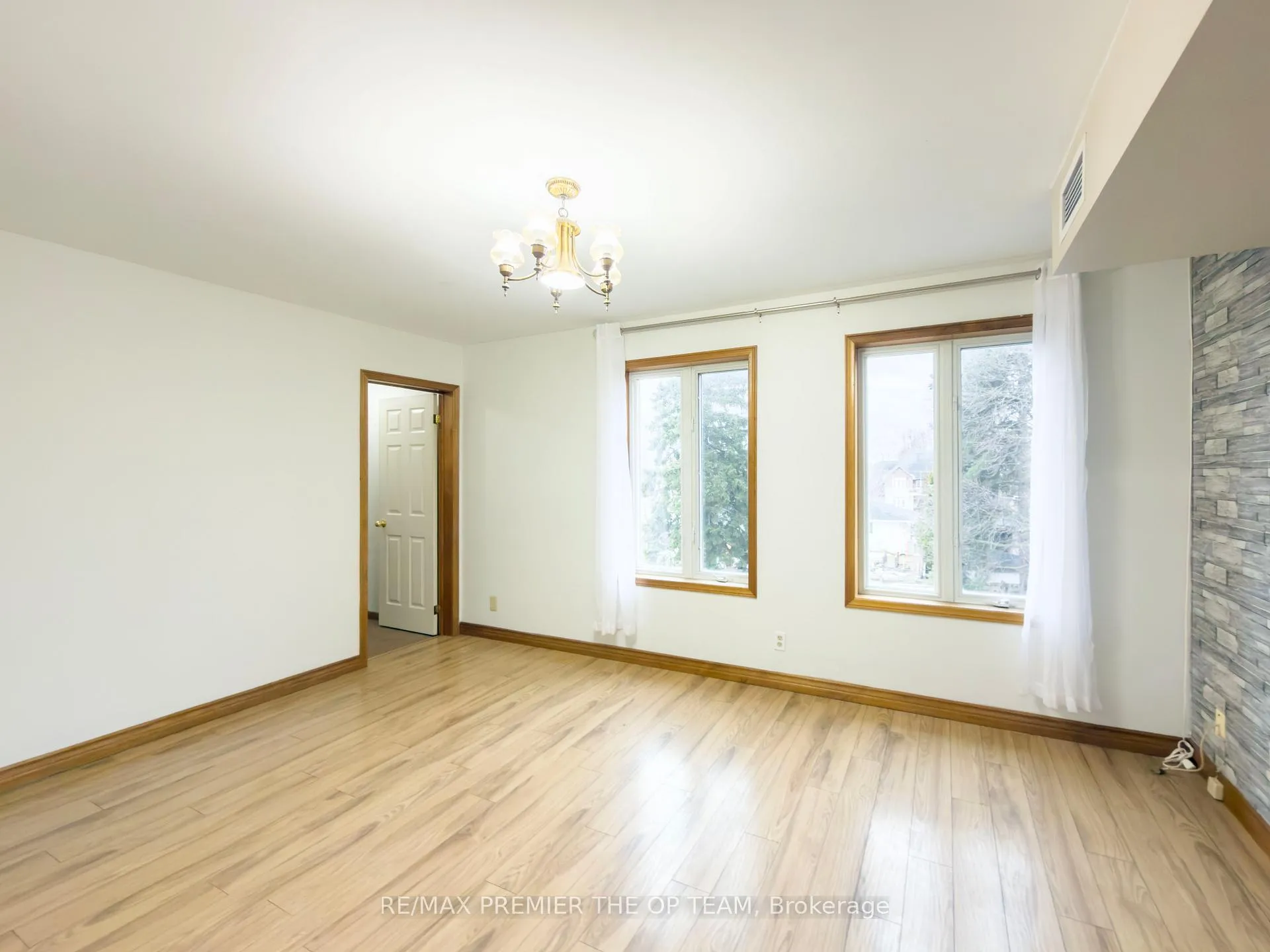 Photo 9 of Unit 4, 2311 Major Mackenzie Drive W, Vaughan, Maple — HOMEH