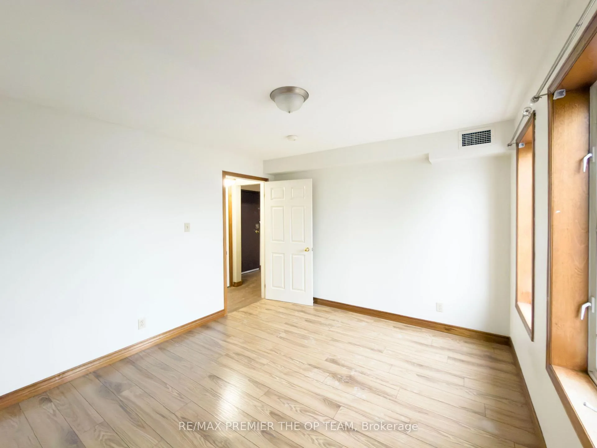 Photo 14 of Unit 4, 2311 Major Mackenzie Drive W, Vaughan, Maple — HOMEH