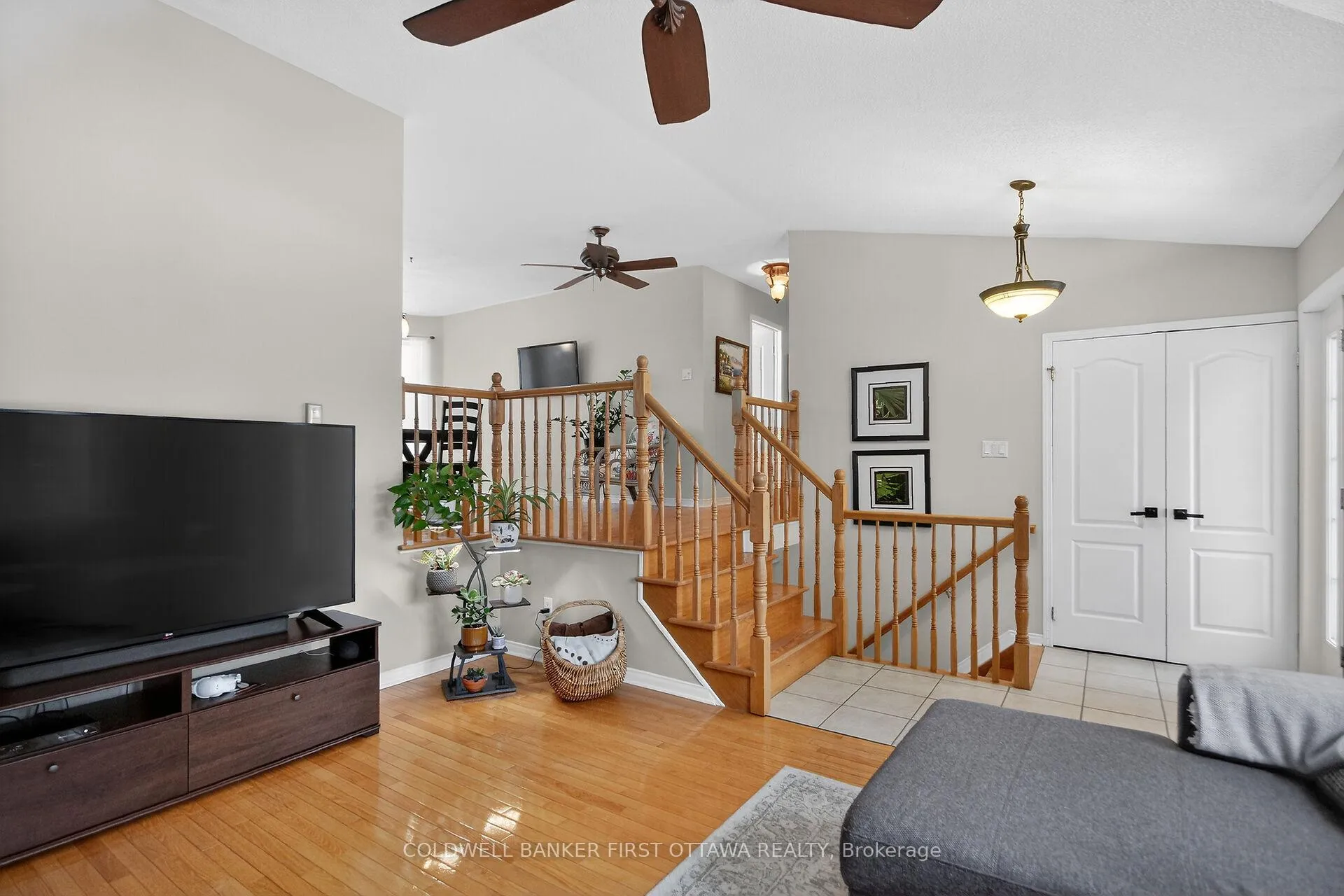 Photo 5 of 2960 Ernside Crescent, Ottawa, Cumberland Estates — HOMEH