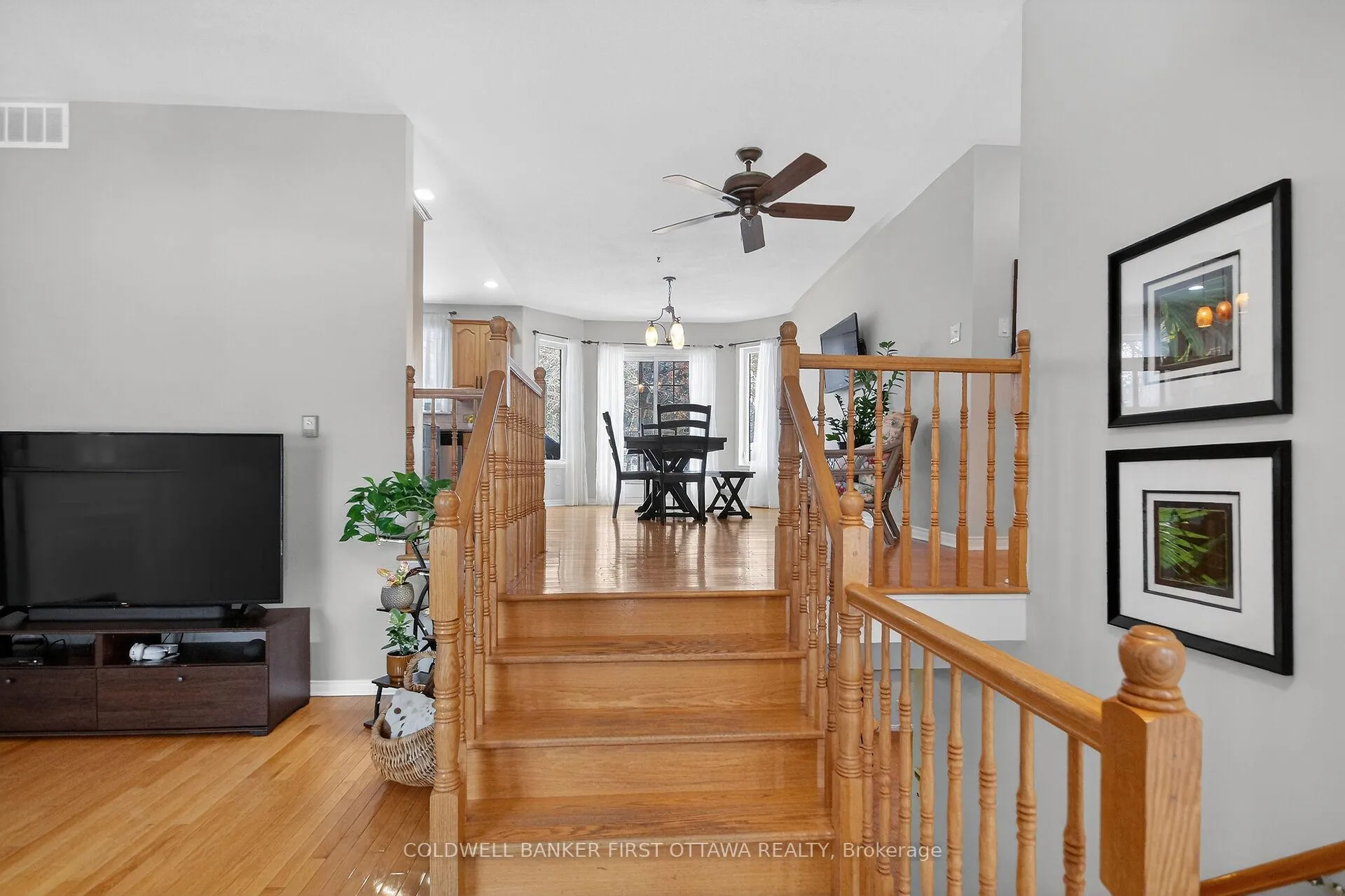 Photo 7 of 2960 Ernside Crescent, Ottawa, Cumberland Estates — HOMEH