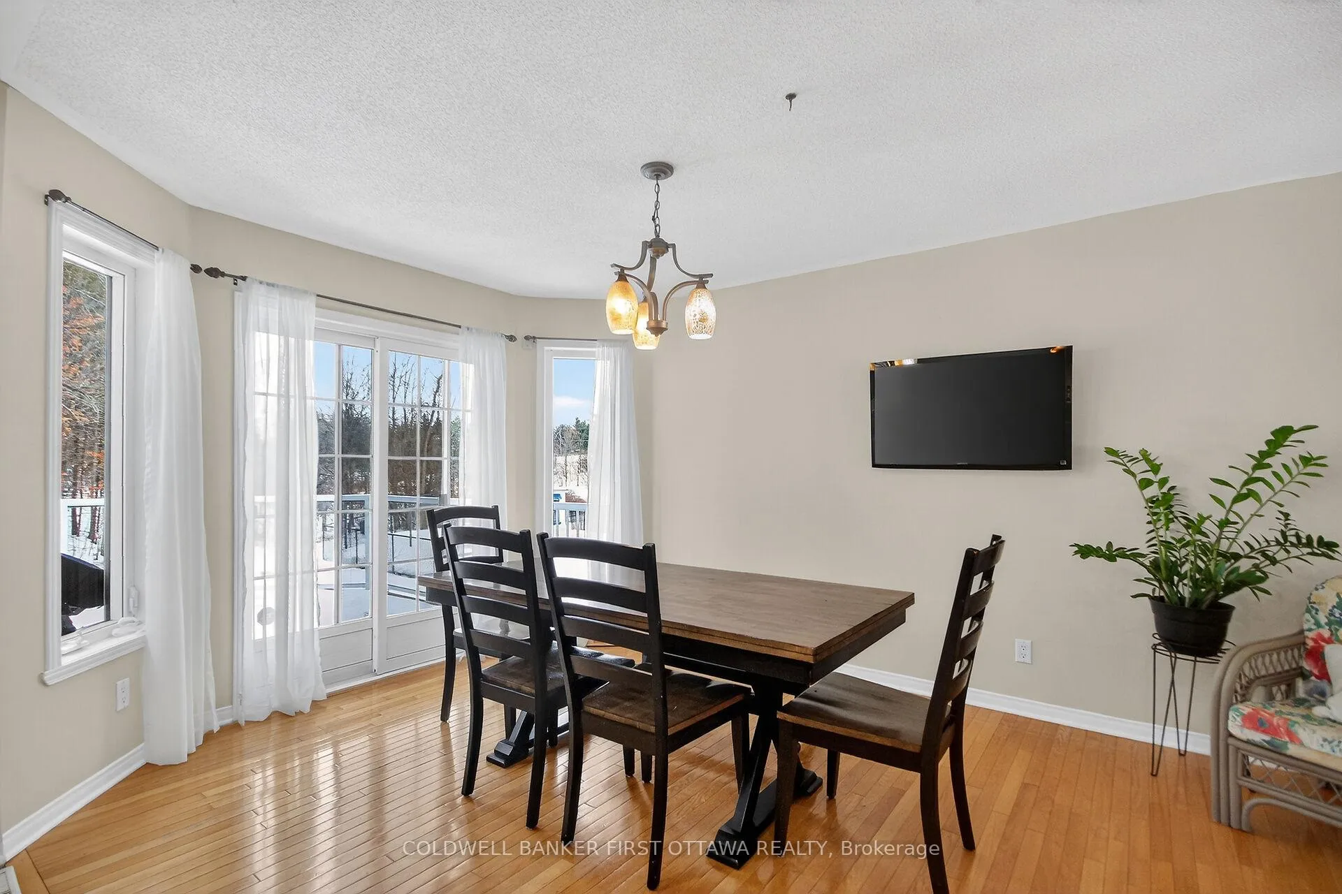 Photo 8 of 2960 Ernside Crescent, Ottawa, Cumberland Estates — HOMEH