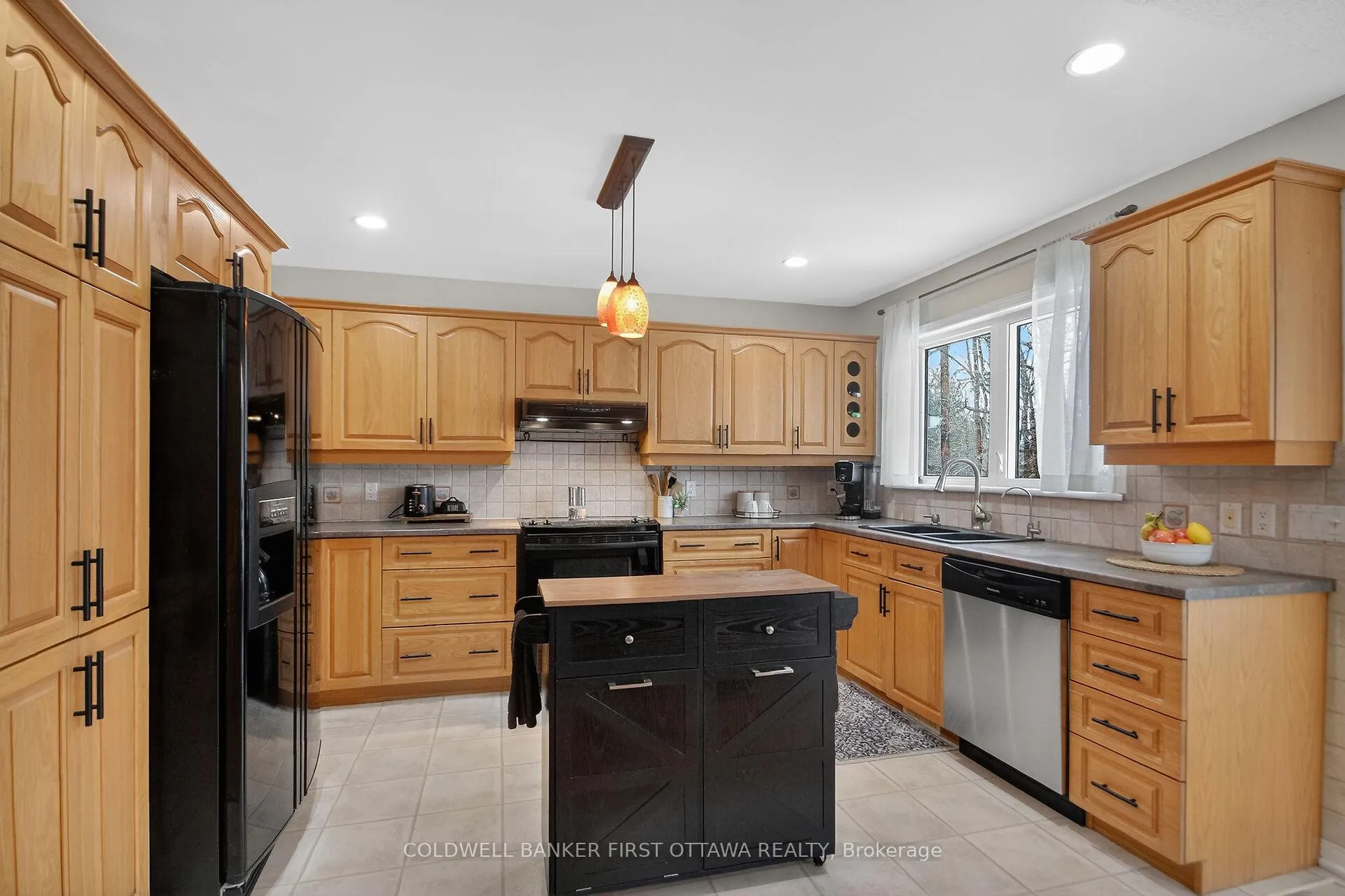 Photo 9 of 2960 Ernside Crescent, Ottawa, Cumberland Estates — HOMEH