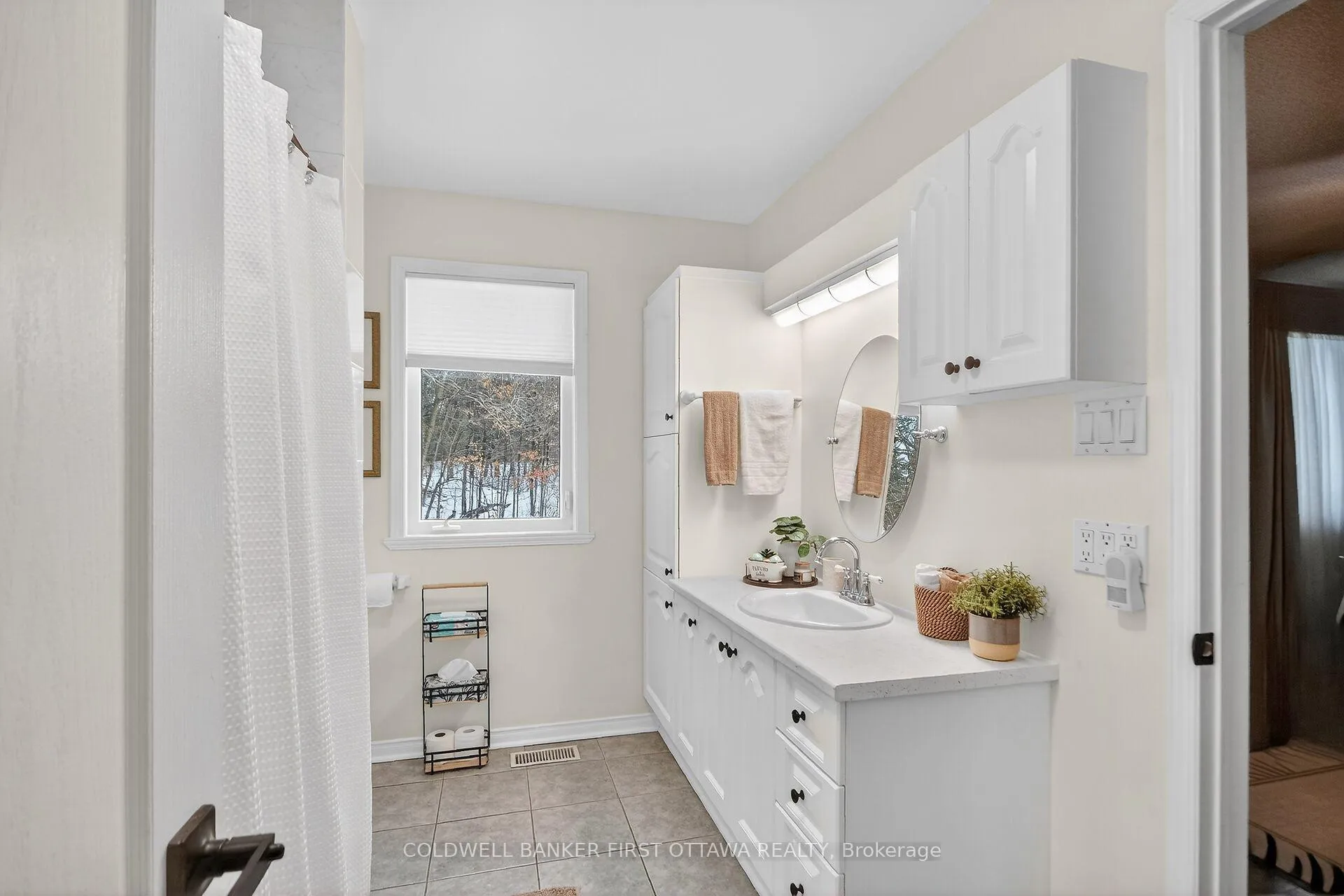 Photo 18 of 2960 Ernside Crescent, Ottawa, Cumberland Estates — HOMEH