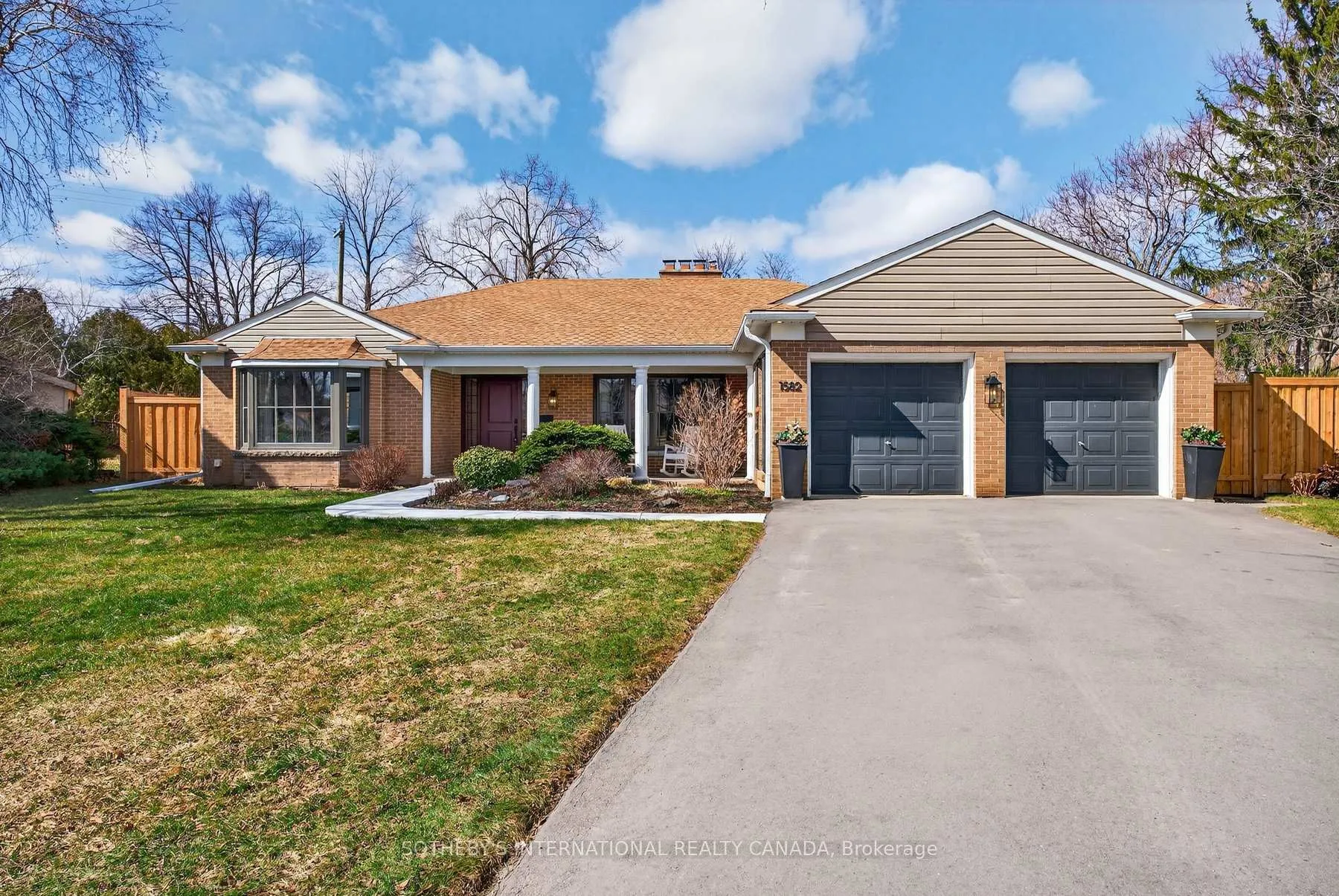 Photo 1 of 1582 Frontenac Place, Burlington, Tyandaga — HOMEH