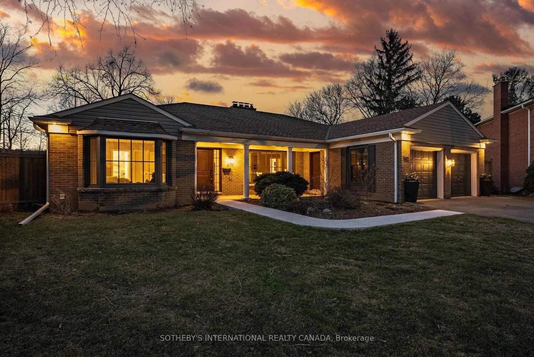Photo 2 of 1582 Frontenac Place, Burlington, Tyandaga — HOMEH