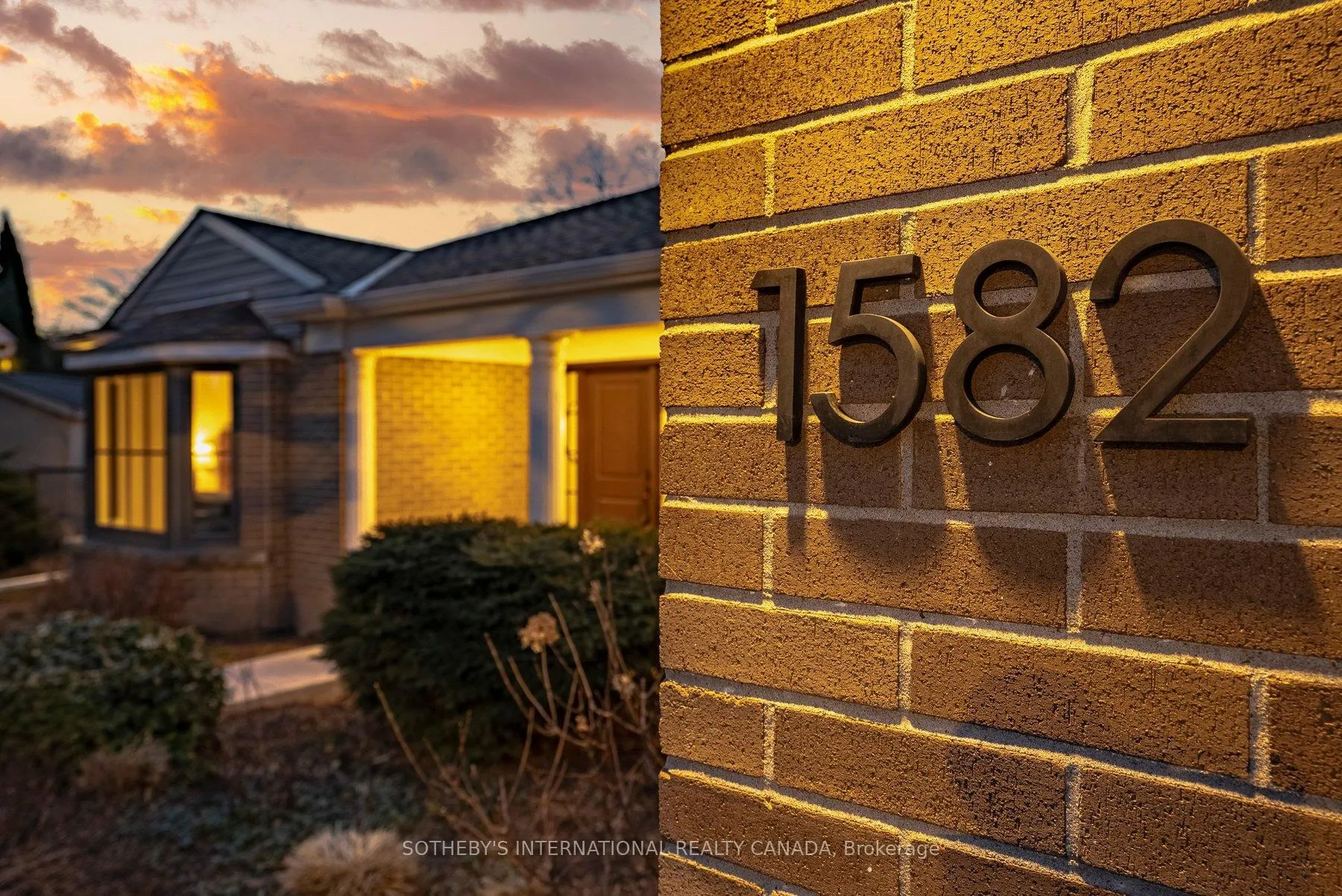 Photo 4 of 1582 Frontenac Place, Burlington, Tyandaga — HOMEH