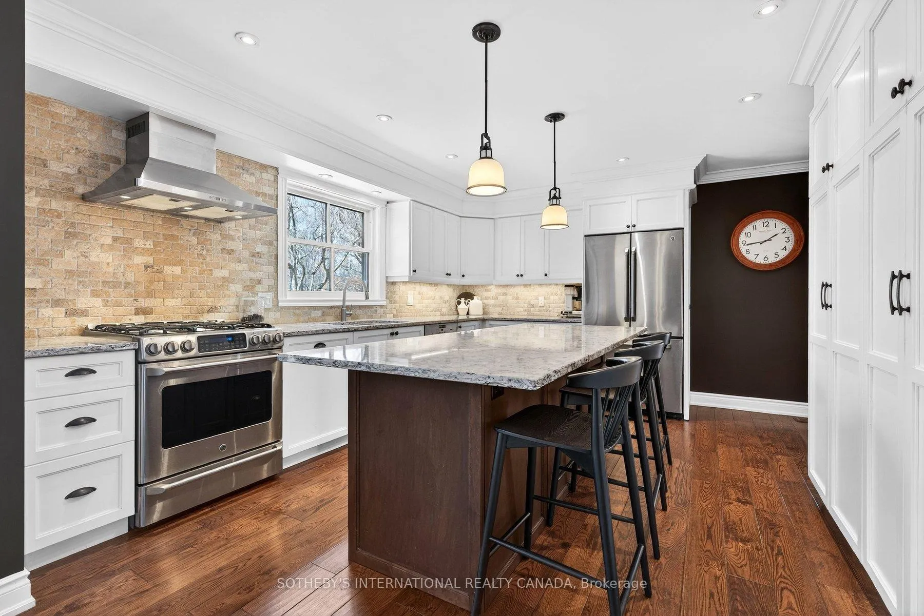 Photo 12 of 1582 Frontenac Place, Burlington, Tyandaga — HOMEH