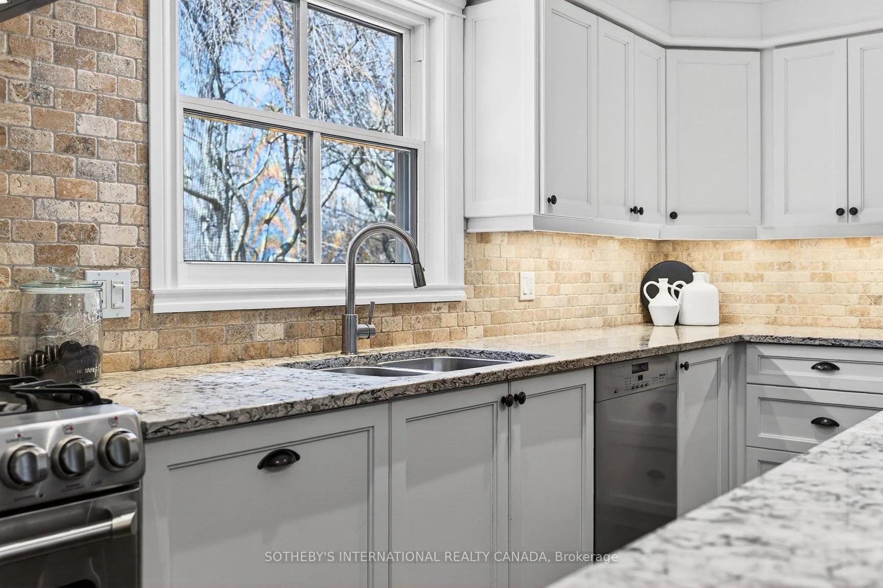 Photo 13 of 1582 Frontenac Place, Burlington, Tyandaga — HOMEH