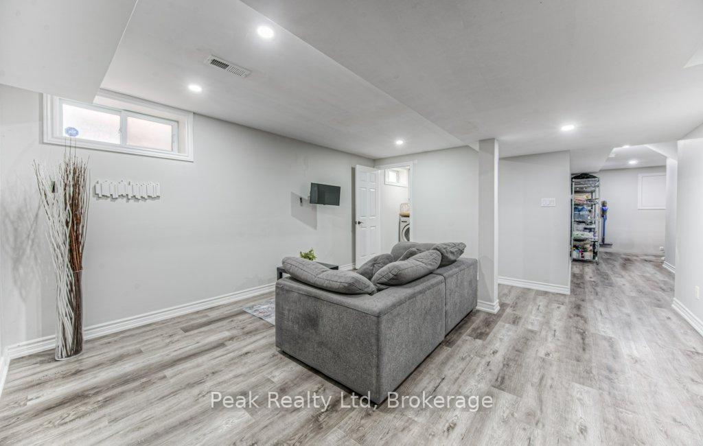 Photo 7 of 583 Windflower Crescent, Kitchener — HOMEH