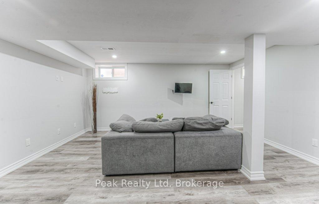 Photo 9 of 583 Windflower Crescent, Kitchener — HOMEH