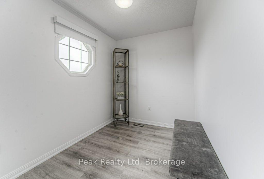 Photo 17 of 583 Windflower Crescent, Kitchener — HOMEH