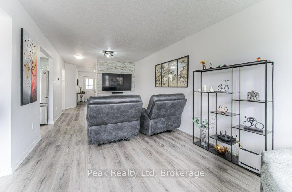 Photo 35 of 583 Windflower Crescent, Kitchener — HOMEH