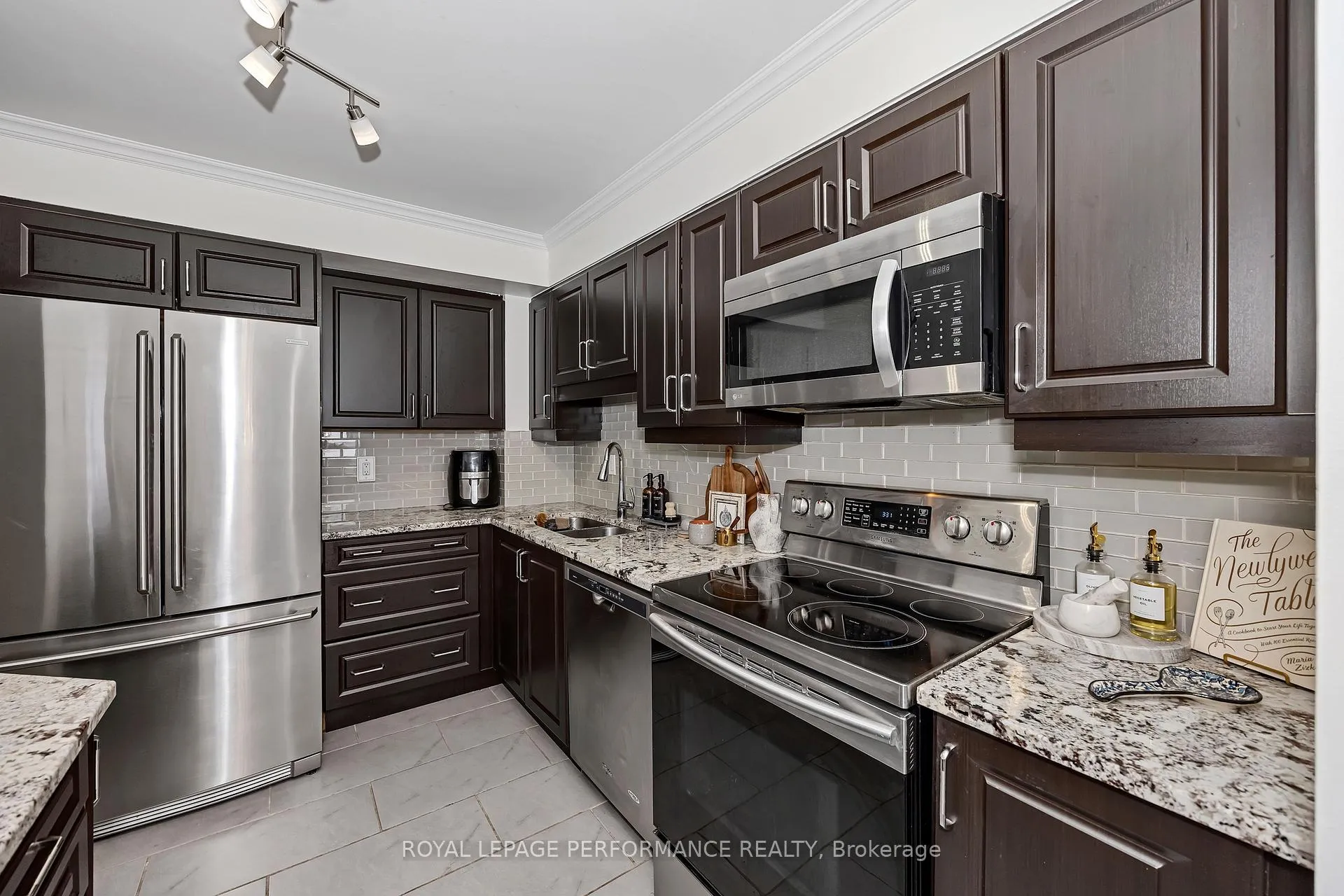 Photo 10 of Unit 1512, 2760 Carousel Crescent, Ottawa, Emerald Woods/Sawmill Creek — HOMEH