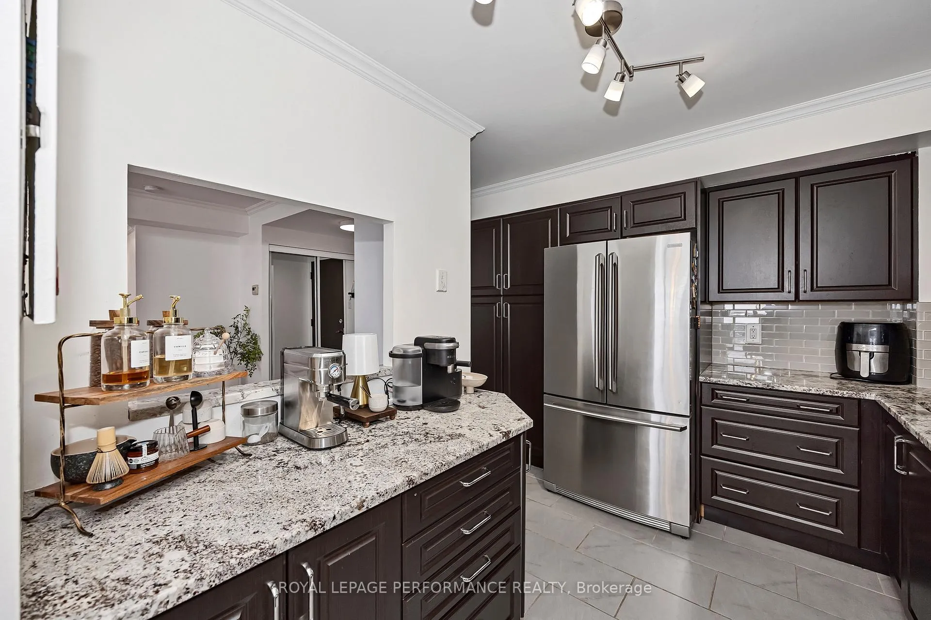 Photo 11 of Unit 1512, 2760 Carousel Crescent, Ottawa, Emerald Woods/Sawmill Creek — HOMEH
