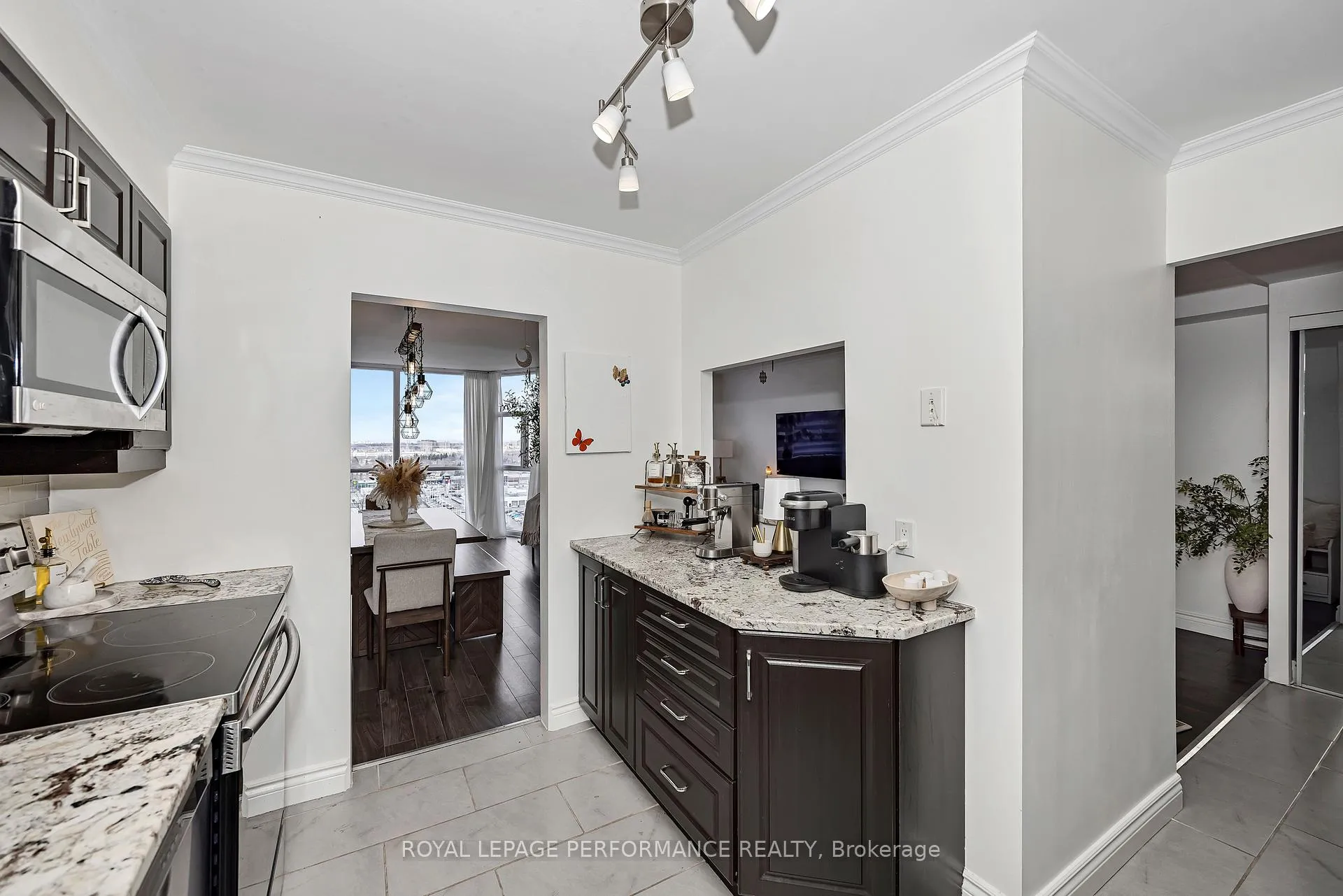 Photo 12 of Unit 1512, 2760 Carousel Crescent, Ottawa, Emerald Woods/Sawmill Creek — HOMEH