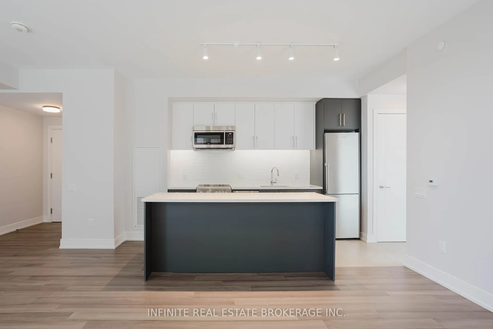 Photo 2 of Unit 803, 2525 Bathurst Street, Toronto, Forest Hill North — HOMEH