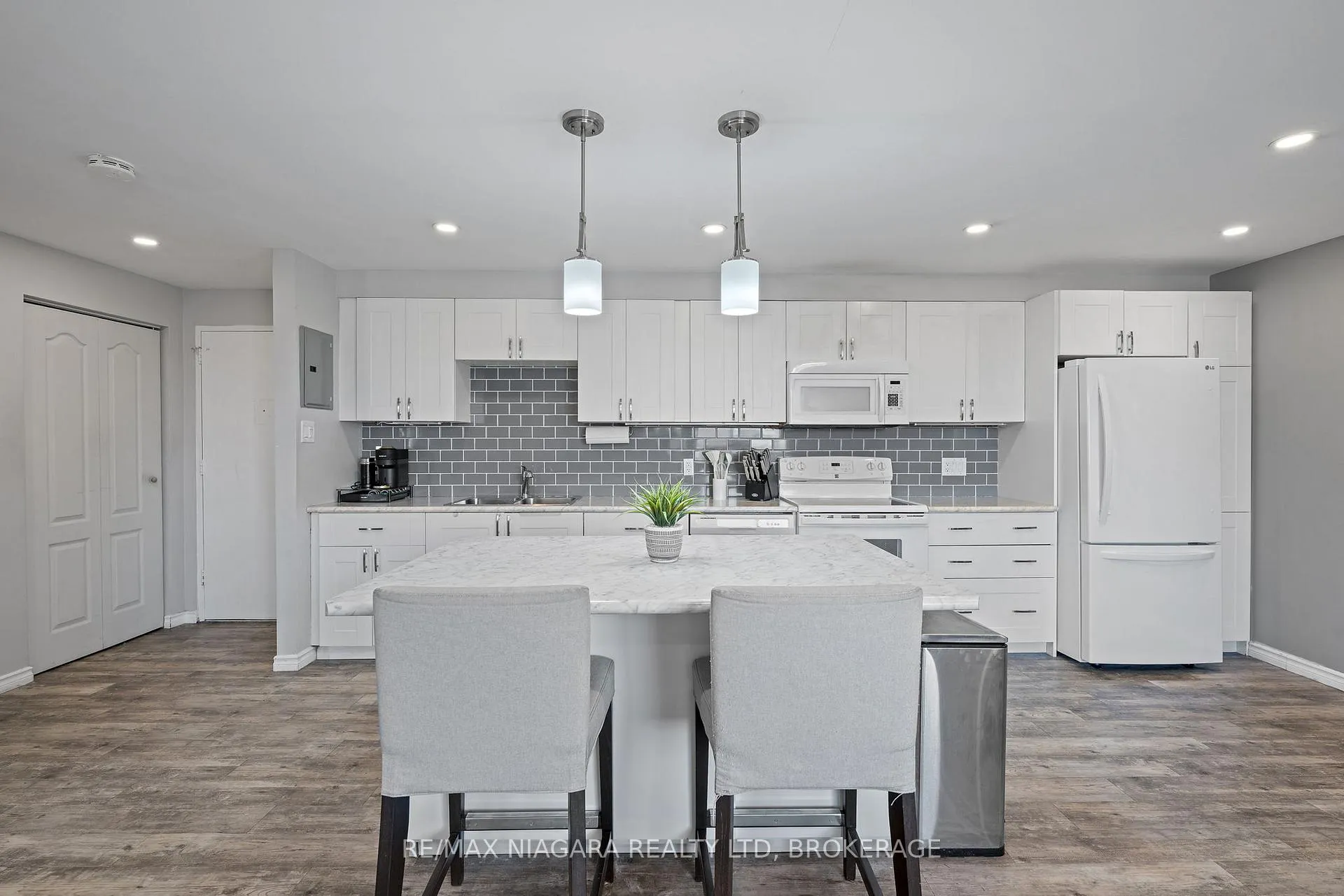 Photo 1 of Unit 308, 198 Scott Street, St. Catharines, Fairview — HOMEH