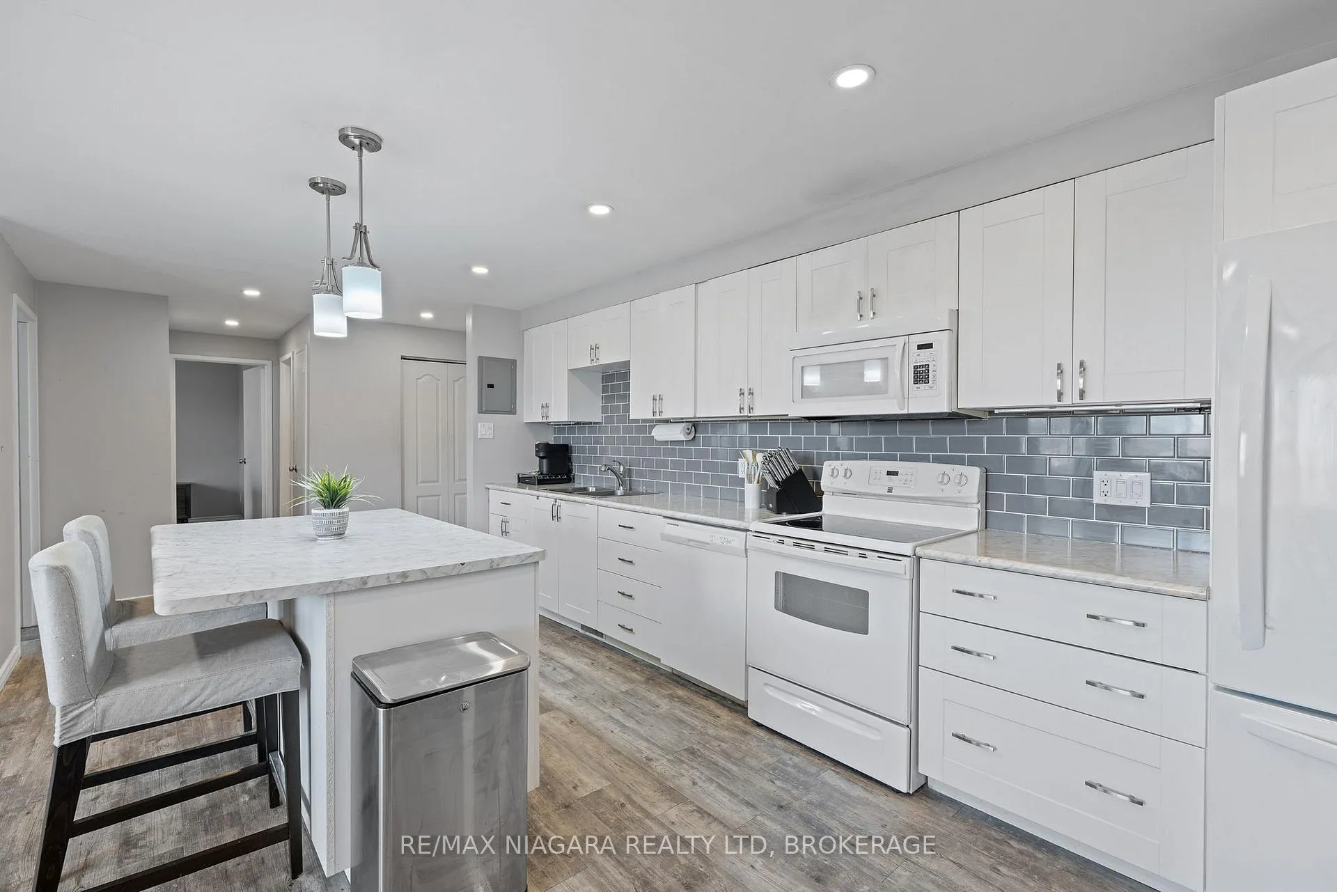 Photo 4 of Unit 308, 198 Scott Street, St. Catharines, Fairview — HOMEH