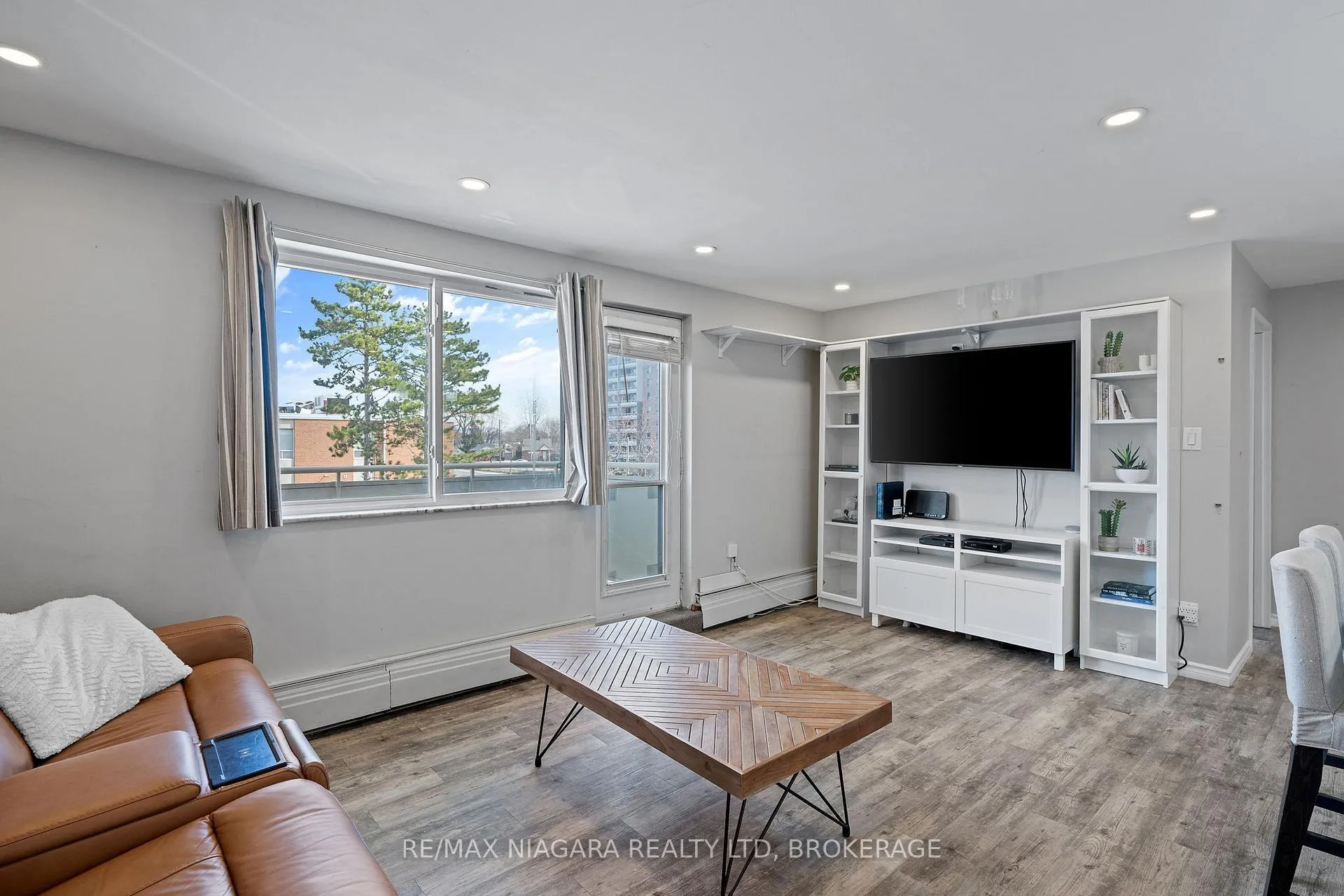 Photo 5 of Unit 308, 198 Scott Street, St. Catharines, Fairview — HOMEH