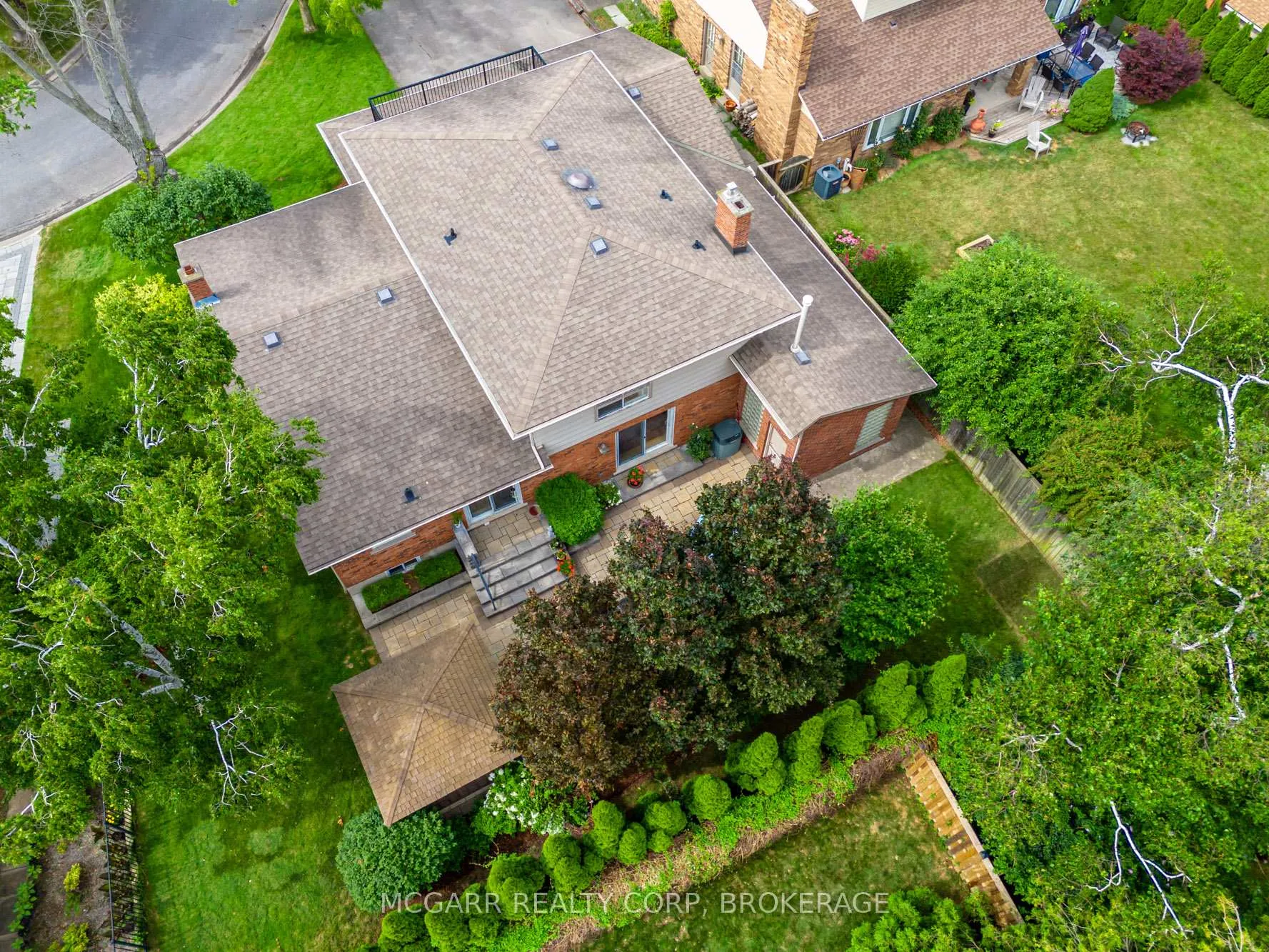 Photo 2 of 11 Lantana Circle, St. Catharines, Lakeshore — HOMEH