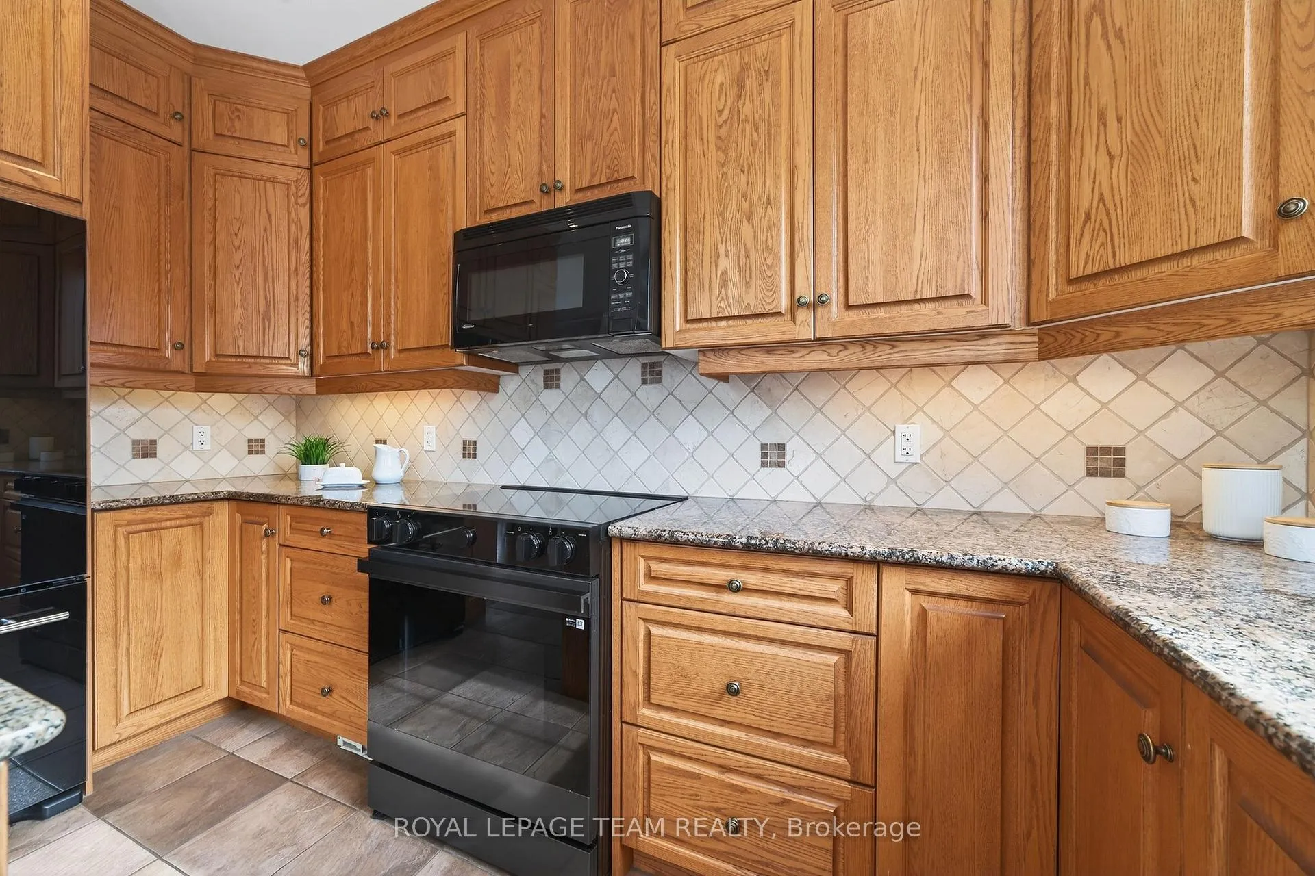 Photo 14 of 401 Oban Private, Ottawa, Barrhaven - Stonebridge — HOMEH