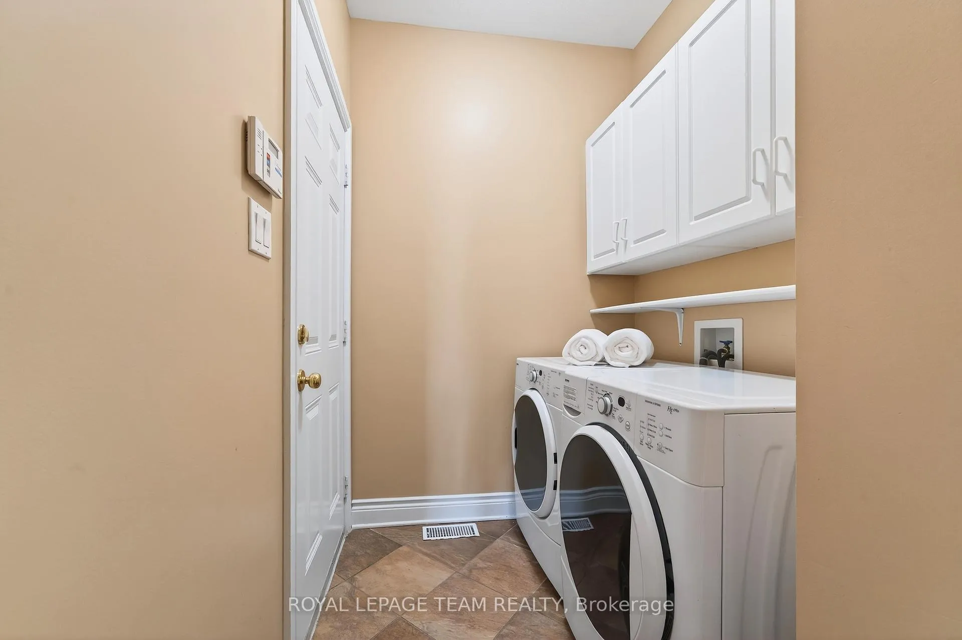 Photo 26 of 401 Oban Private, Ottawa, Barrhaven - Stonebridge — HOMEH