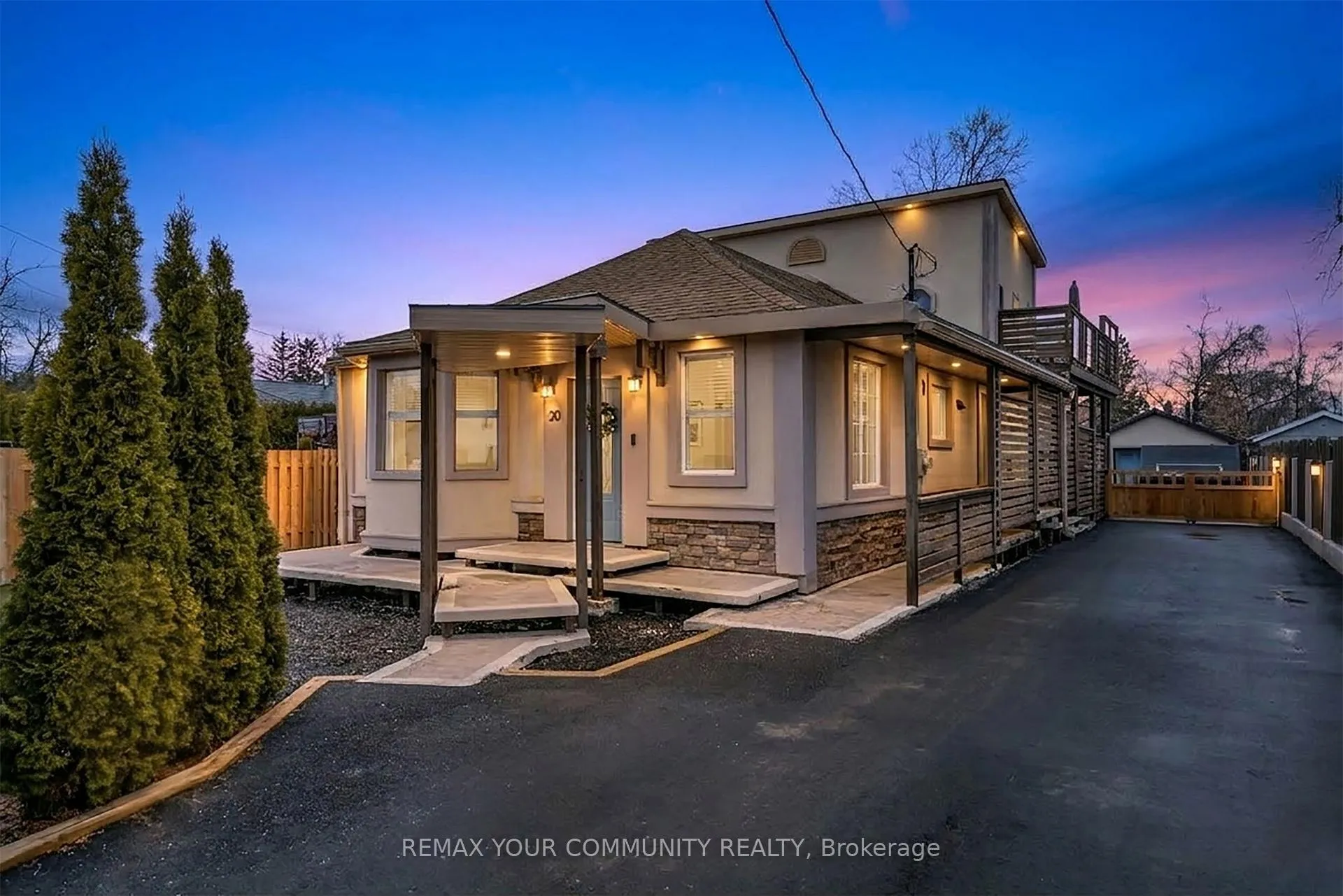 Photo 1 of 20 Farley Circle, Georgina, Historic Lakeshore Communities — HOMEH