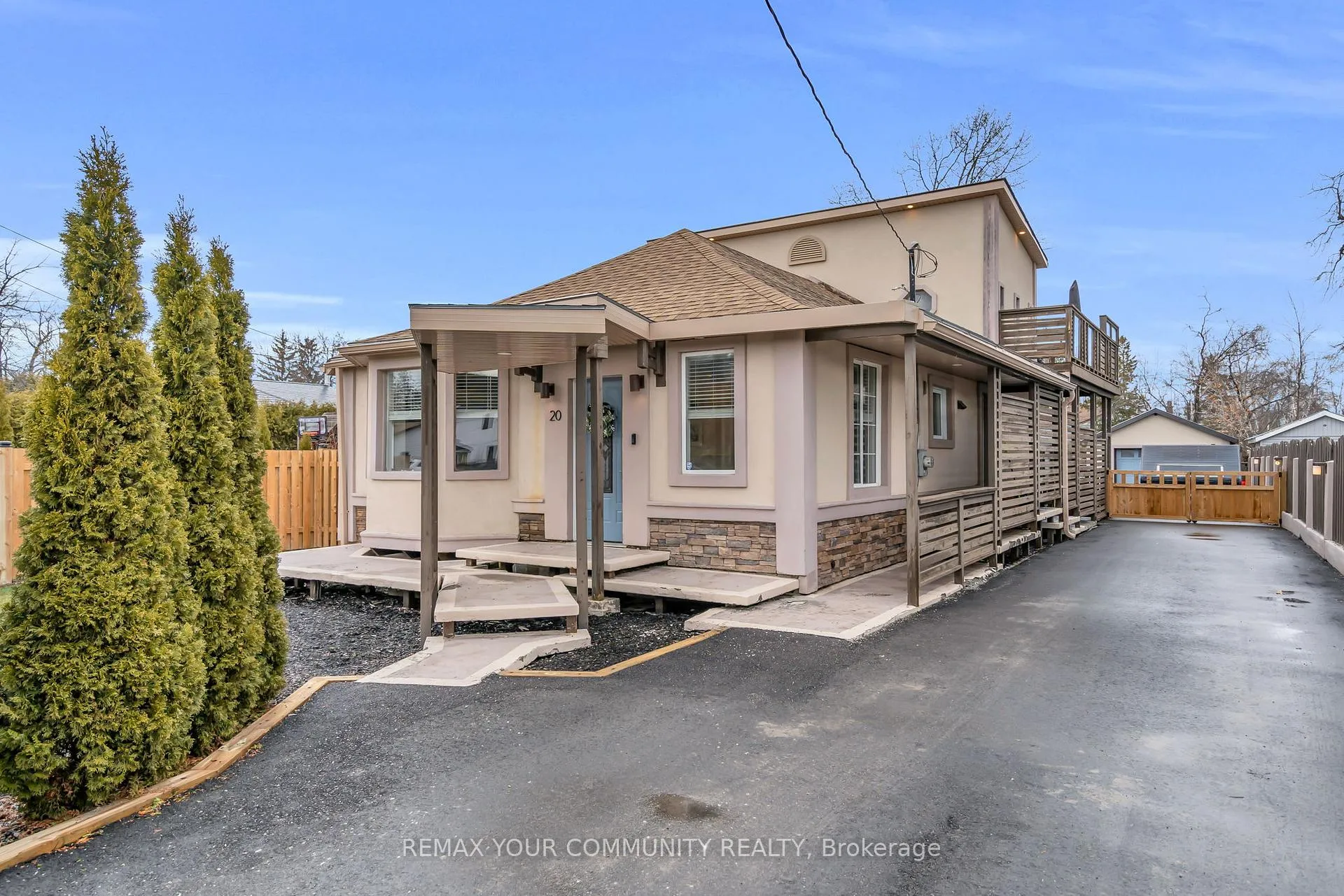 Photo 2 of 20 Farley Circle, Georgina, Historic Lakeshore Communities — HOMEH