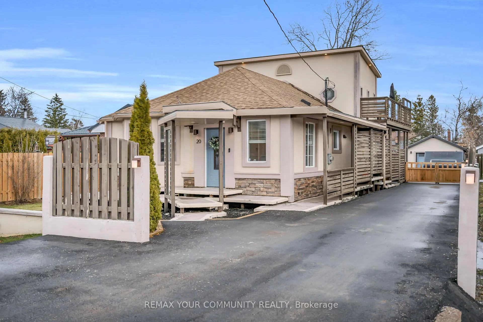 Photo 3 of 20 Farley Circle, Georgina, Historic Lakeshore Communities — HOMEH
