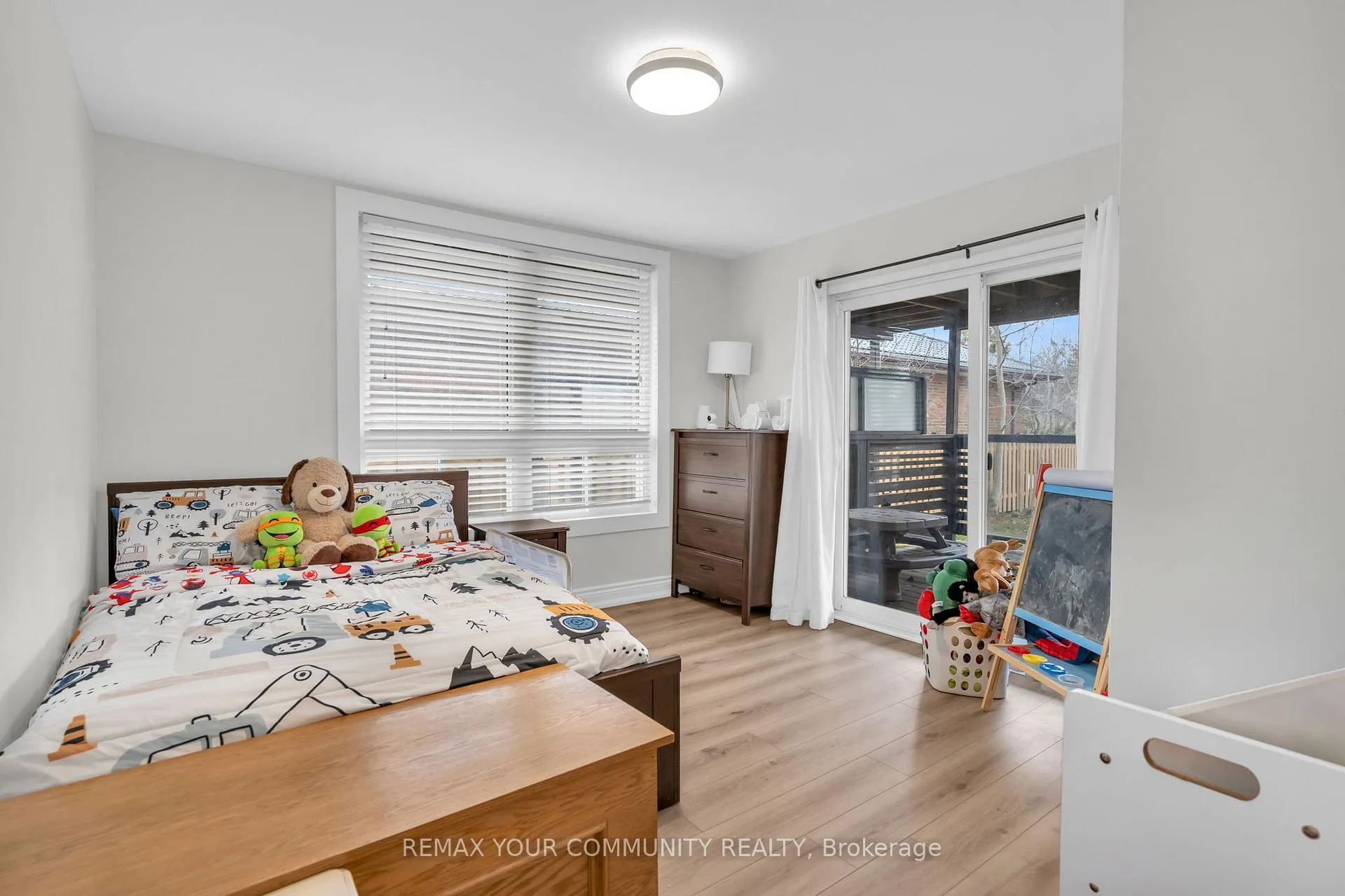 Photo 25 of 20 Farley Circle, Georgina, Historic Lakeshore Communities — HOMEH