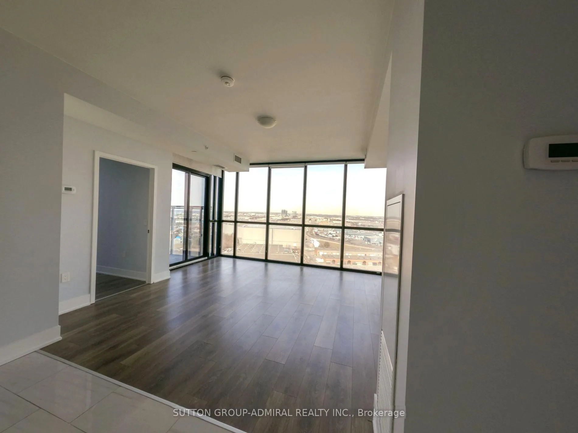 Photo 4 of Unit 1407, 2908 Highway 7 Road, Vaughan, Concord — HOMEH
