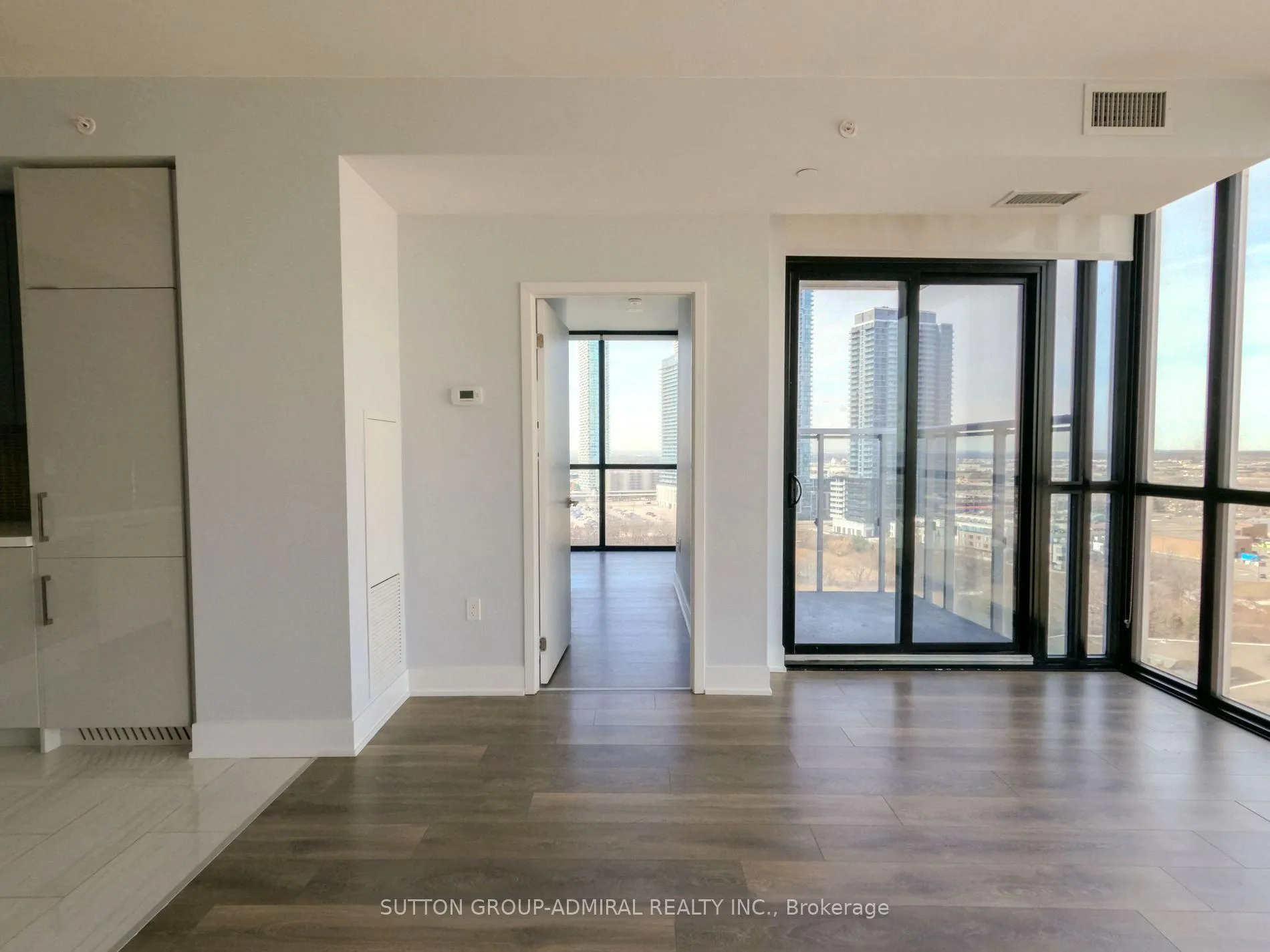 Photo 5 of Unit 1407, 2908 Highway 7 Road, Vaughan, Concord — HOMEH
